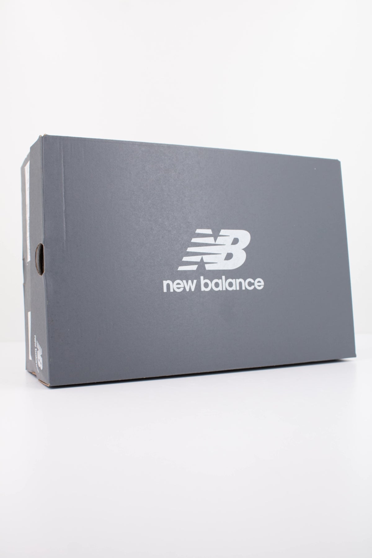 NEW BALANCE U204L5 en color BLANCO (6)