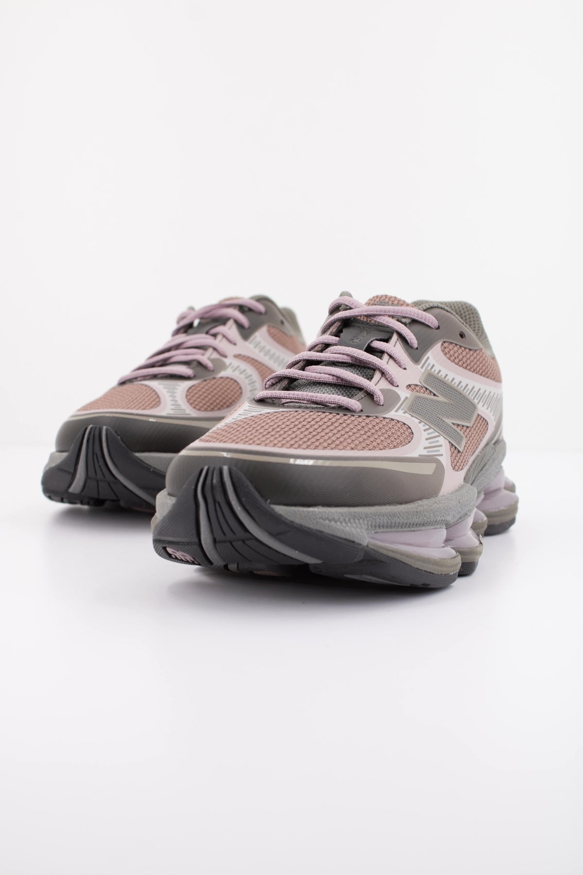 NEW BALANCE U20003 OZ en color VIOLETA (2)