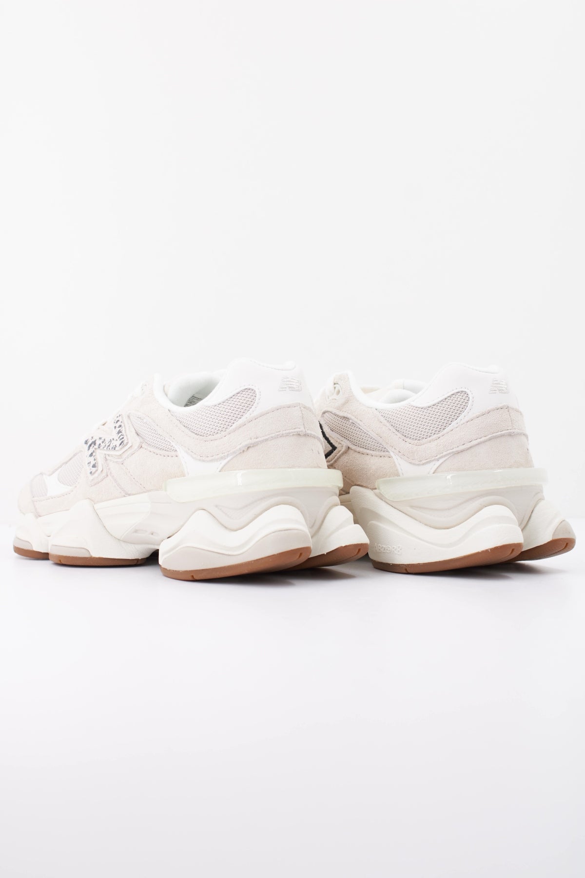 NEW BALANCE U9060 en color BEIS (4)