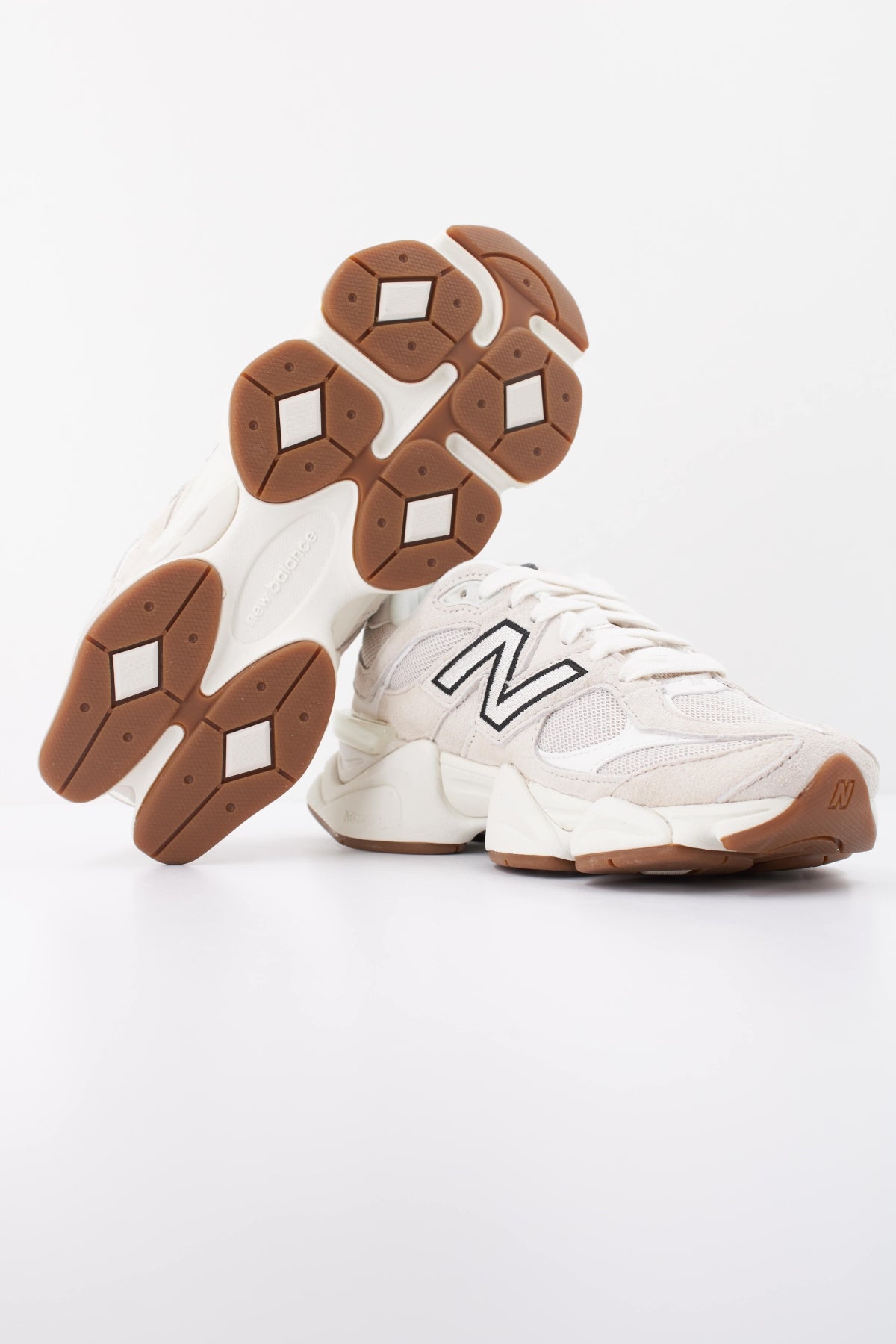 NEW BALANCE U9060 en color BEIS (5)