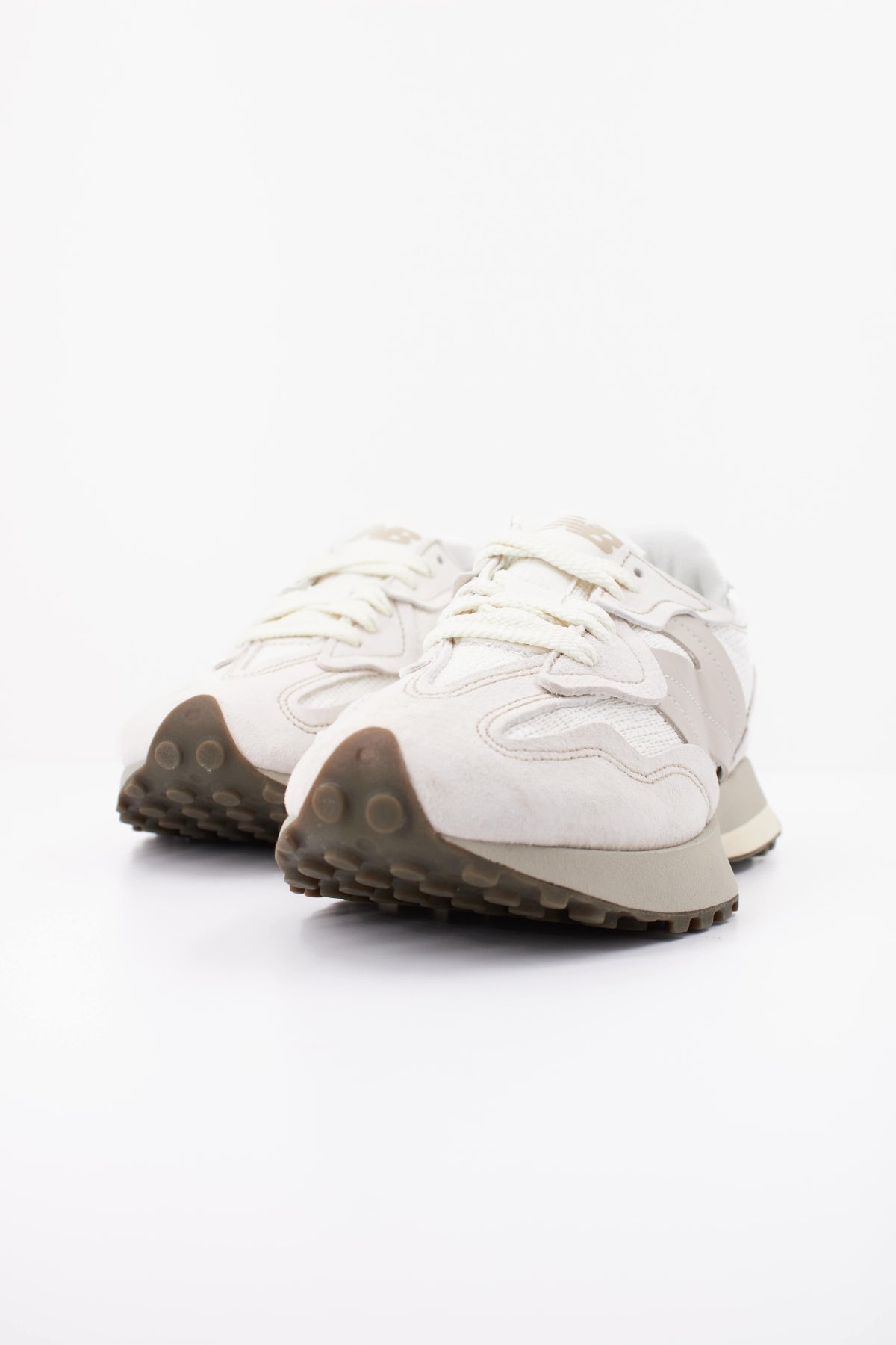 NEW BALANCE U327 en color BLANCO (2)