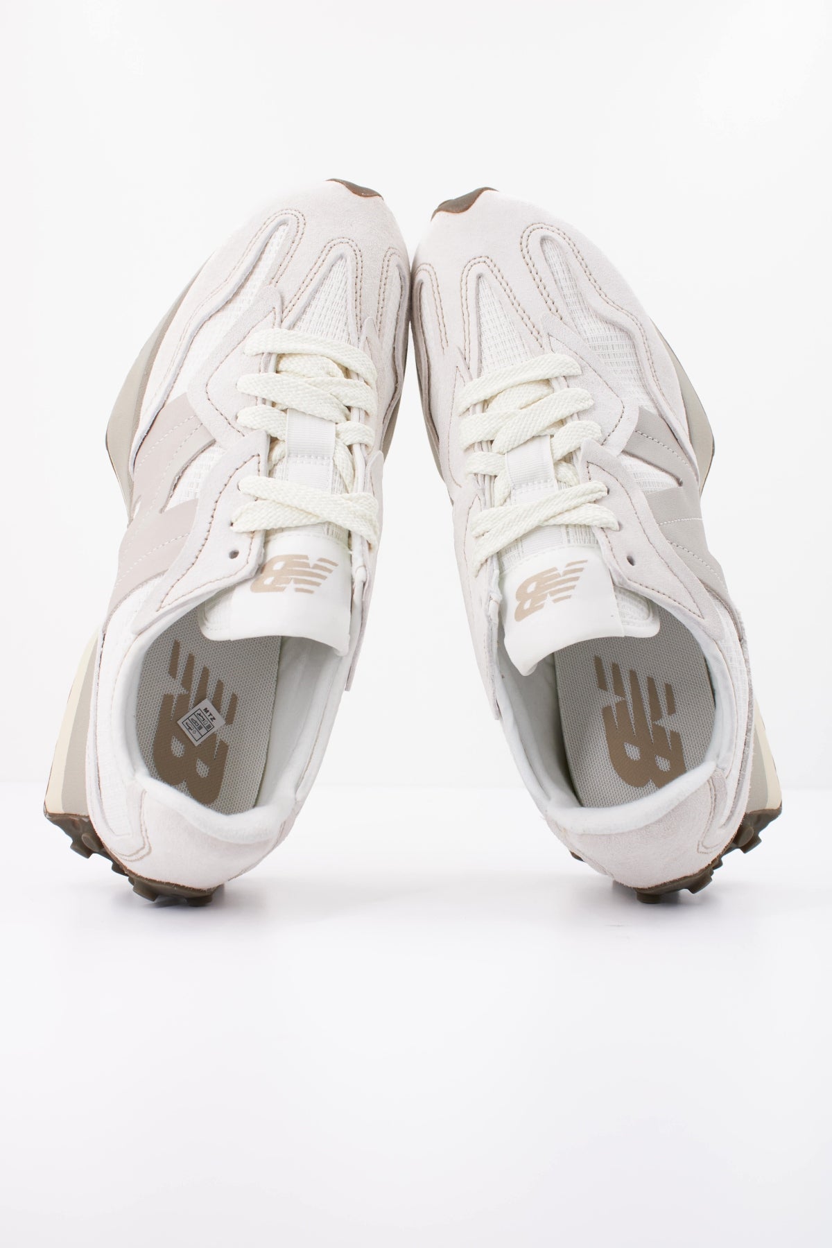 NEW BALANCE U327 en color BLANCO (3)