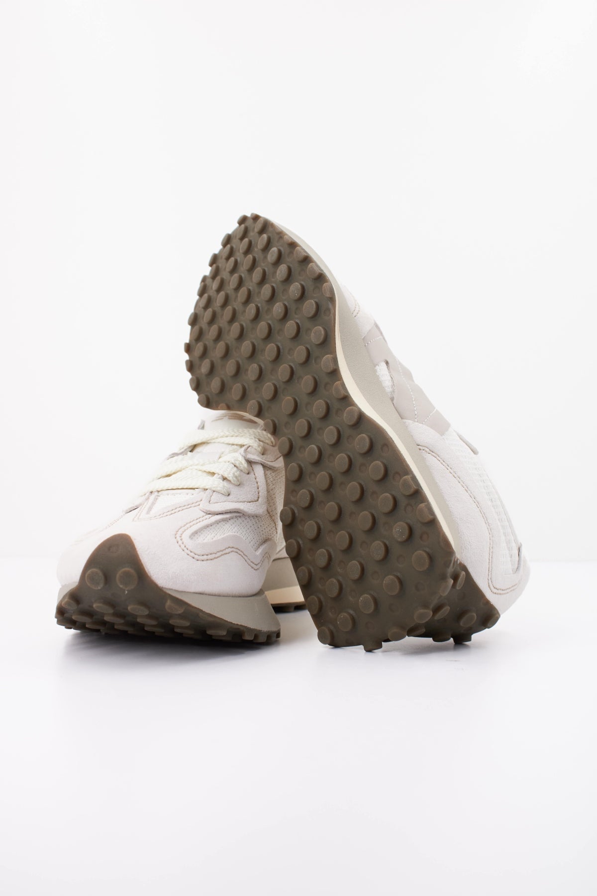NEW BALANCE U327 en color BLANCO (5)
