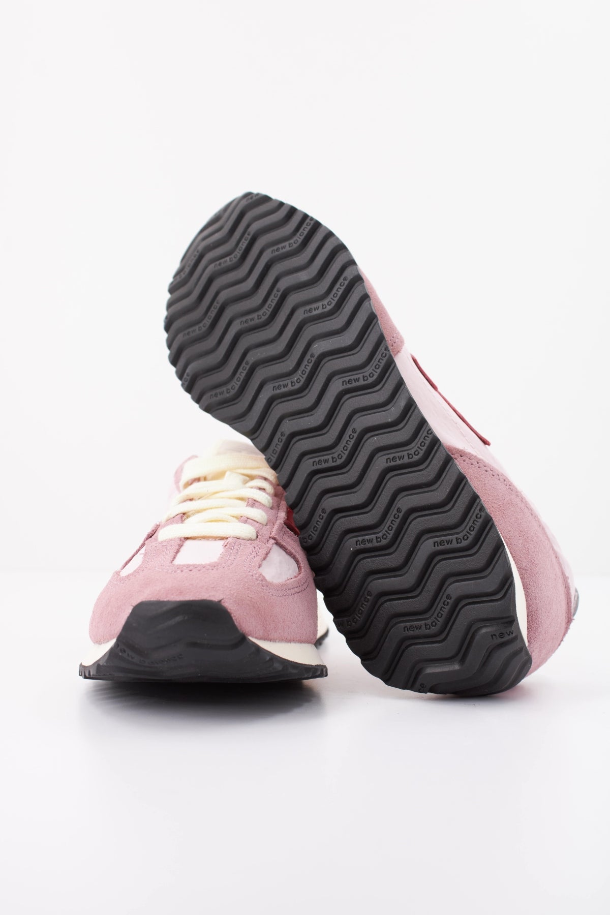 NEW BALANCE U471 en color ROSA (5)