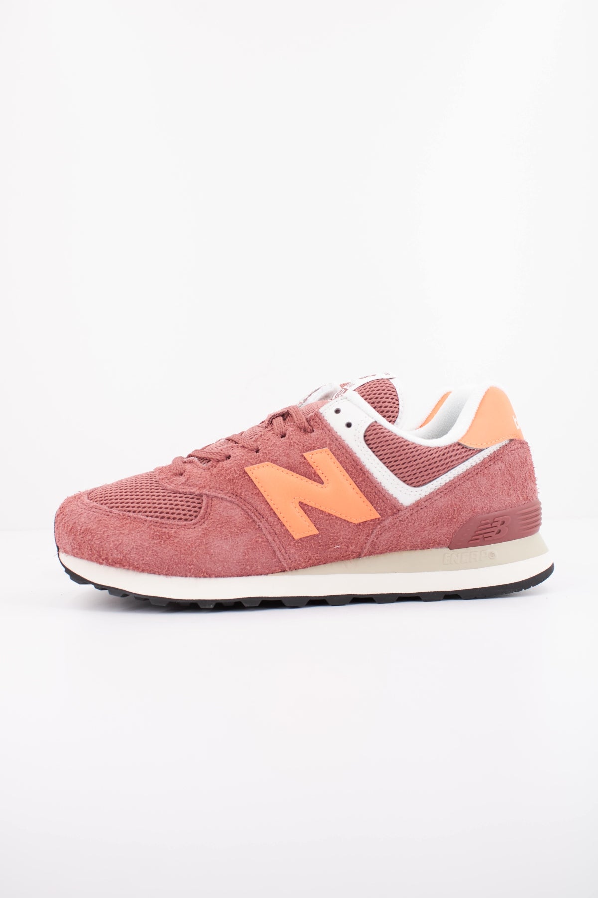 NEW BALANCE U574 en color BURDEOS (1)
