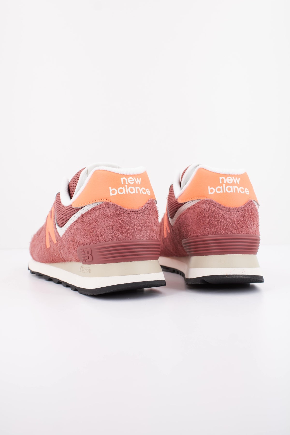 NEW BALANCE U574 en color BURDEOS (4)