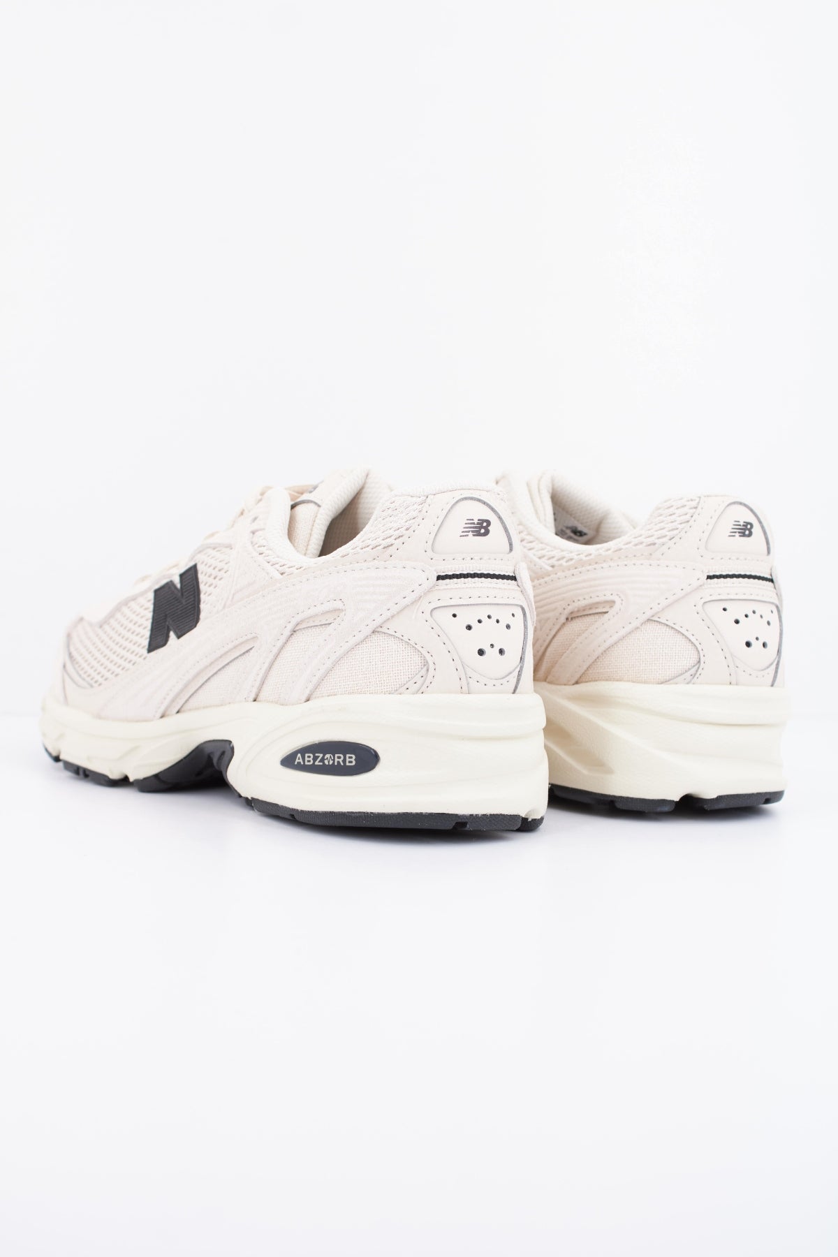 NEW BALANCE U509 en color BEIS (4)