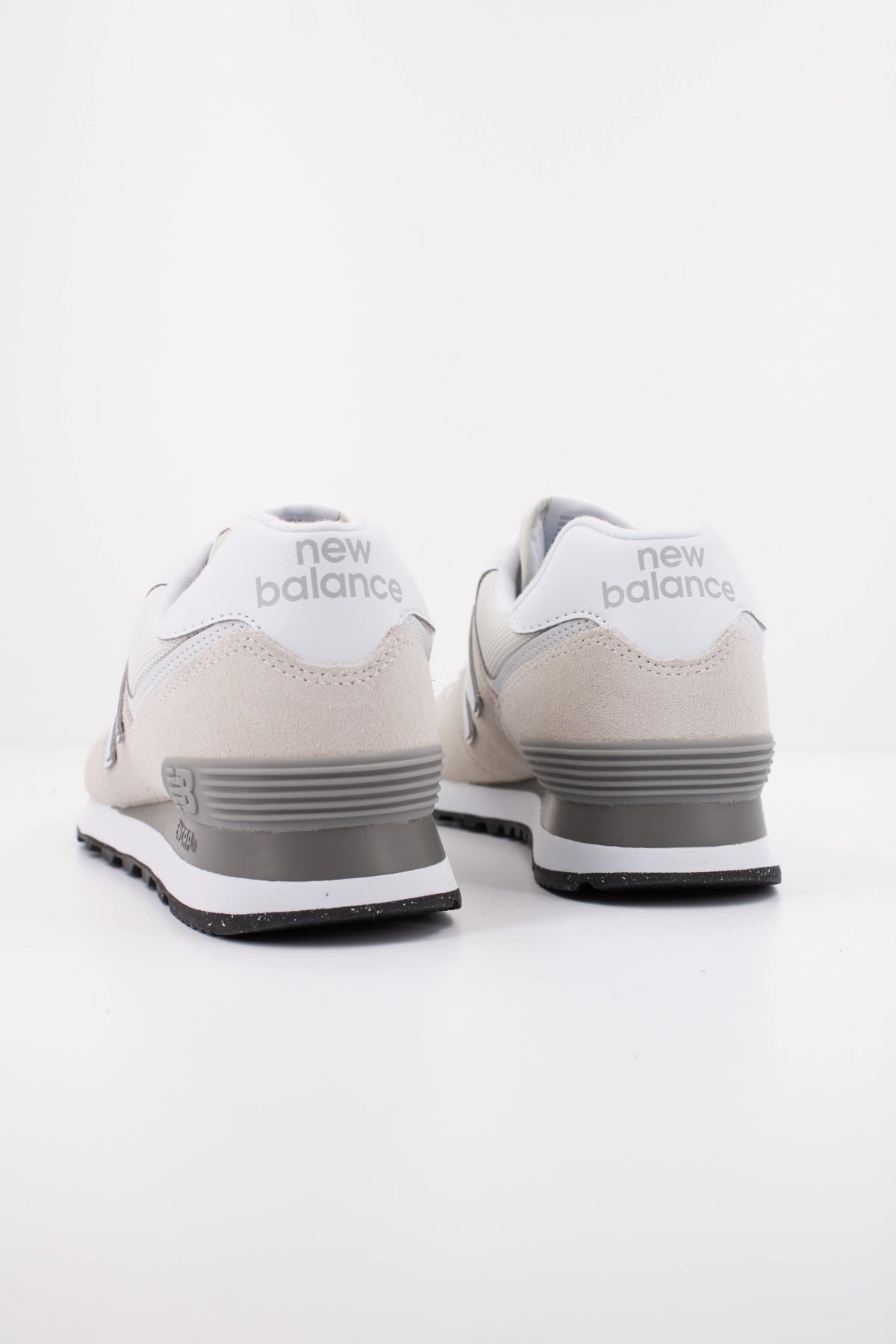 NEW BALANCE ML574 en color BEIS (4)