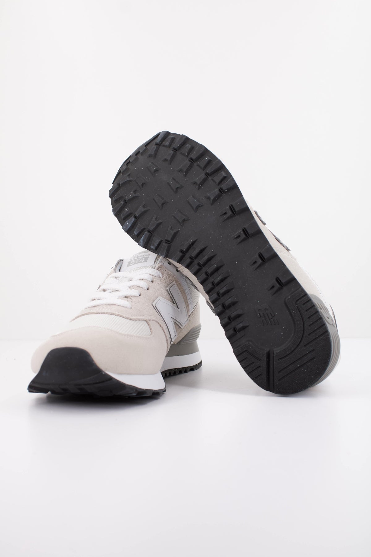 NEW BALANCE ML574 en color BEIS (5)