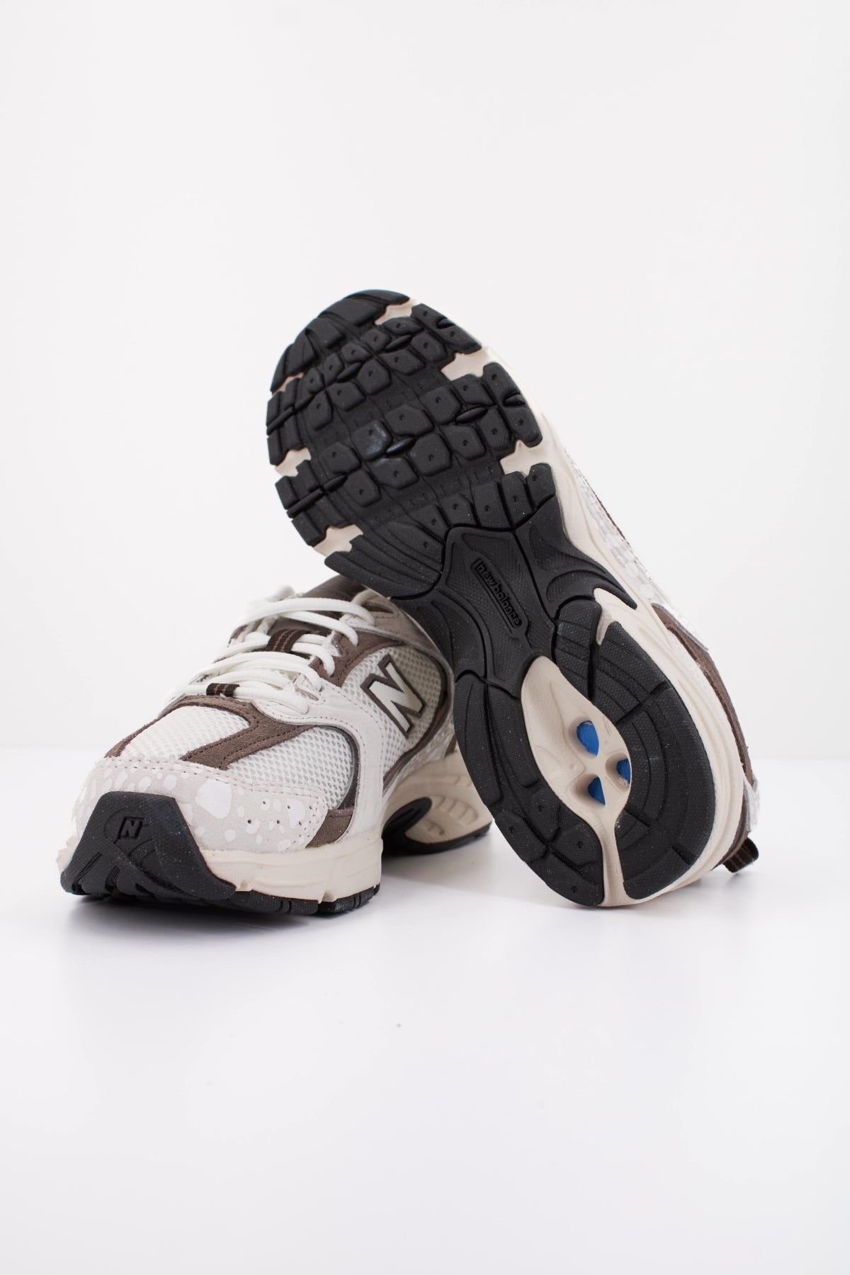 NEW BALANCE U530 en color BLANCO (5)