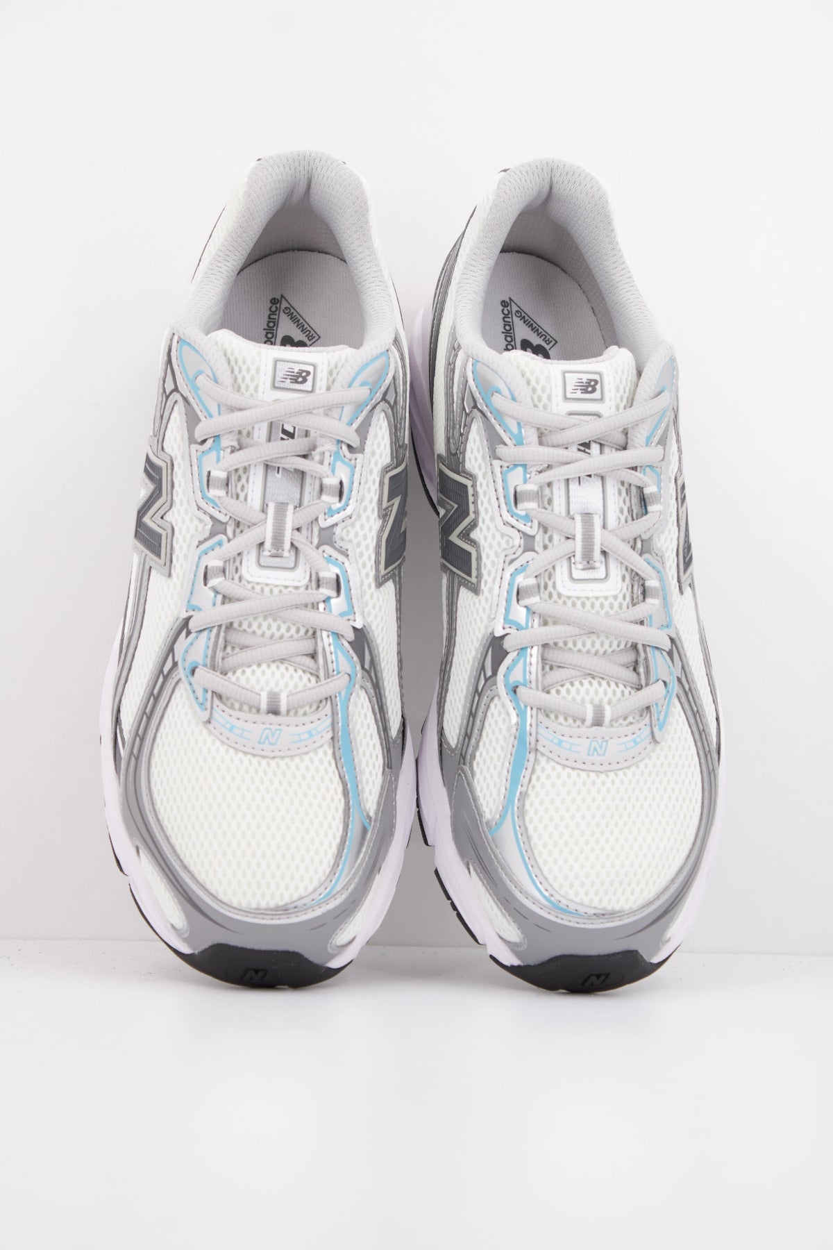 NEW BALANCE U740 en color GRIS (3)