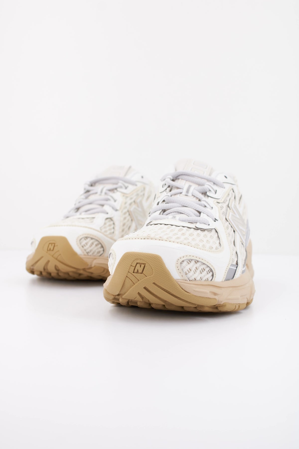 NEW BALANCE U740 en color BEIS (2)
