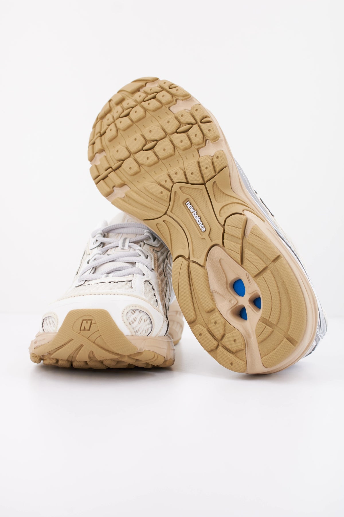 NEW BALANCE U740 en color BEIS (5)