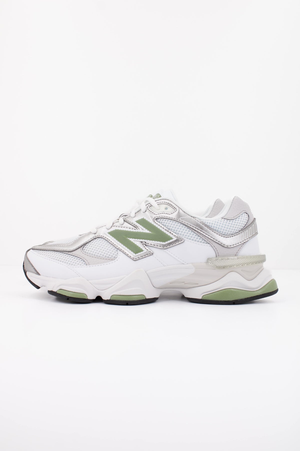 NEW BALANCE U9060 en color BLANCO (1)