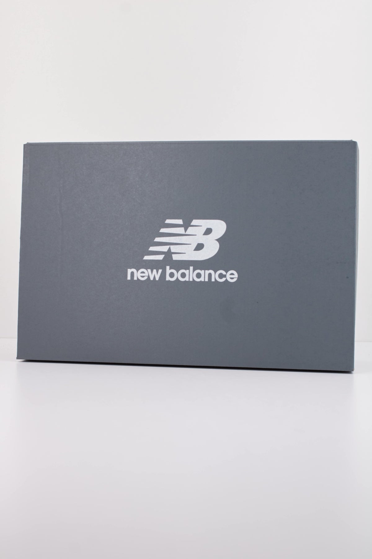 NEW BALANCE U9060 en color GRIS (6)