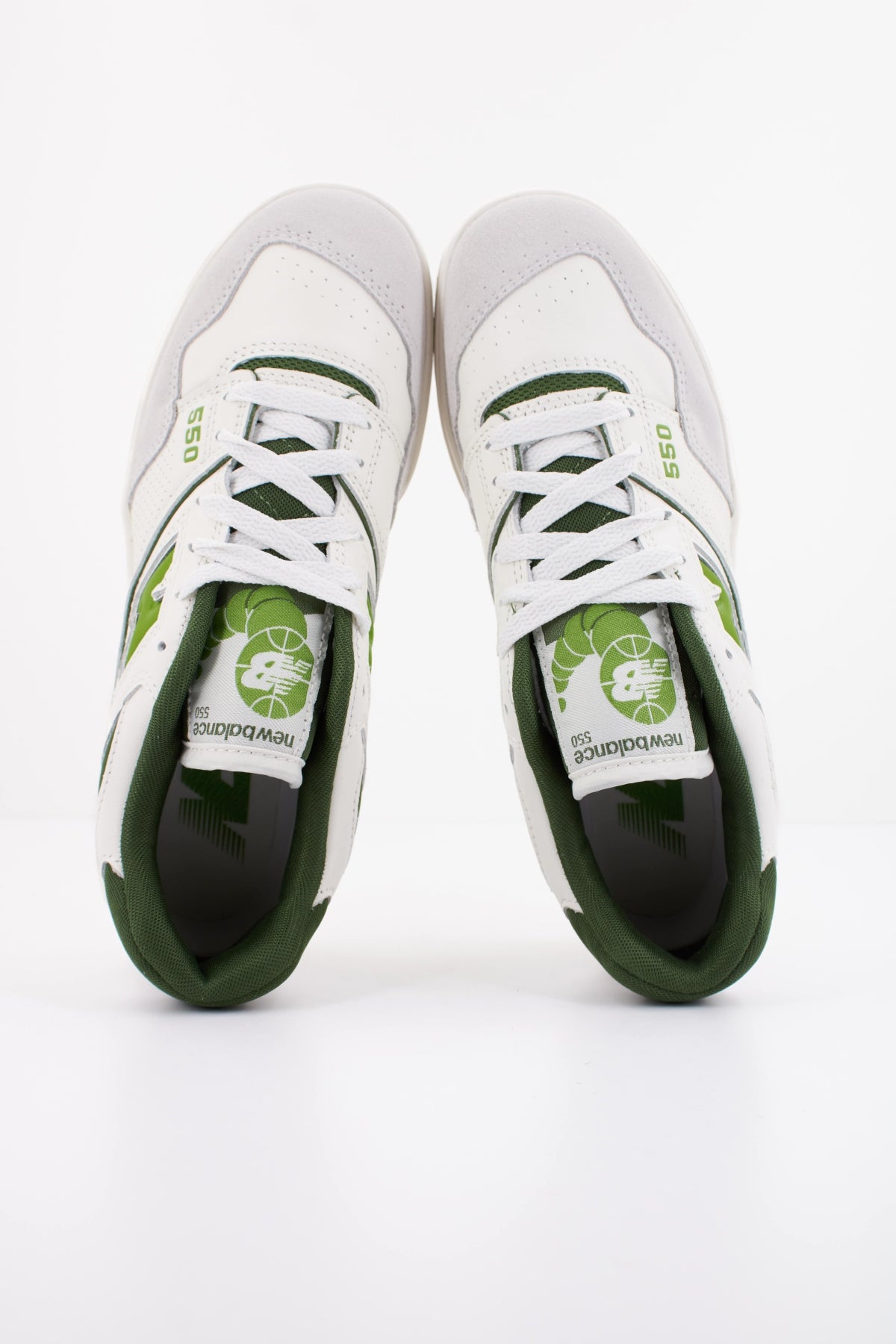 NEW BALANCE BB550 EGR en color BLANCO (3)