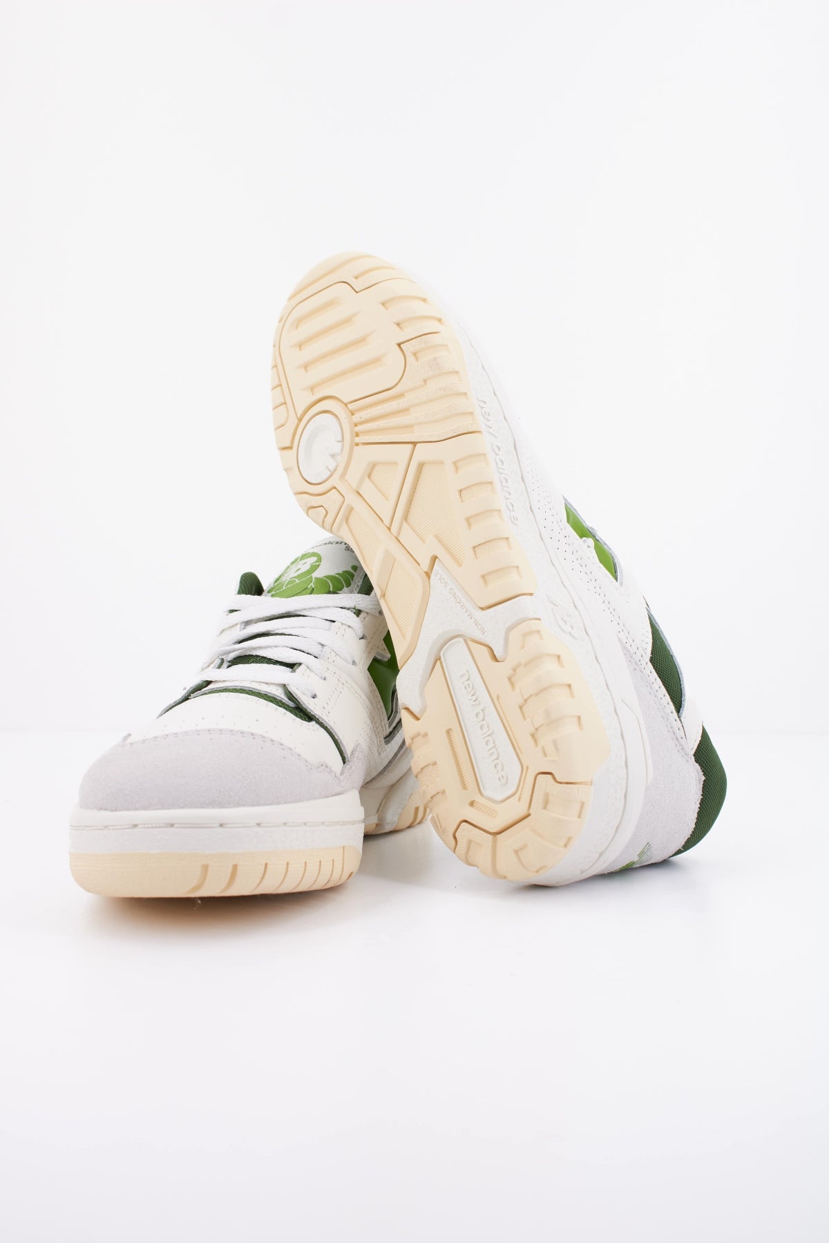NEW BALANCE BB550 EGR en color BLANCO (5)