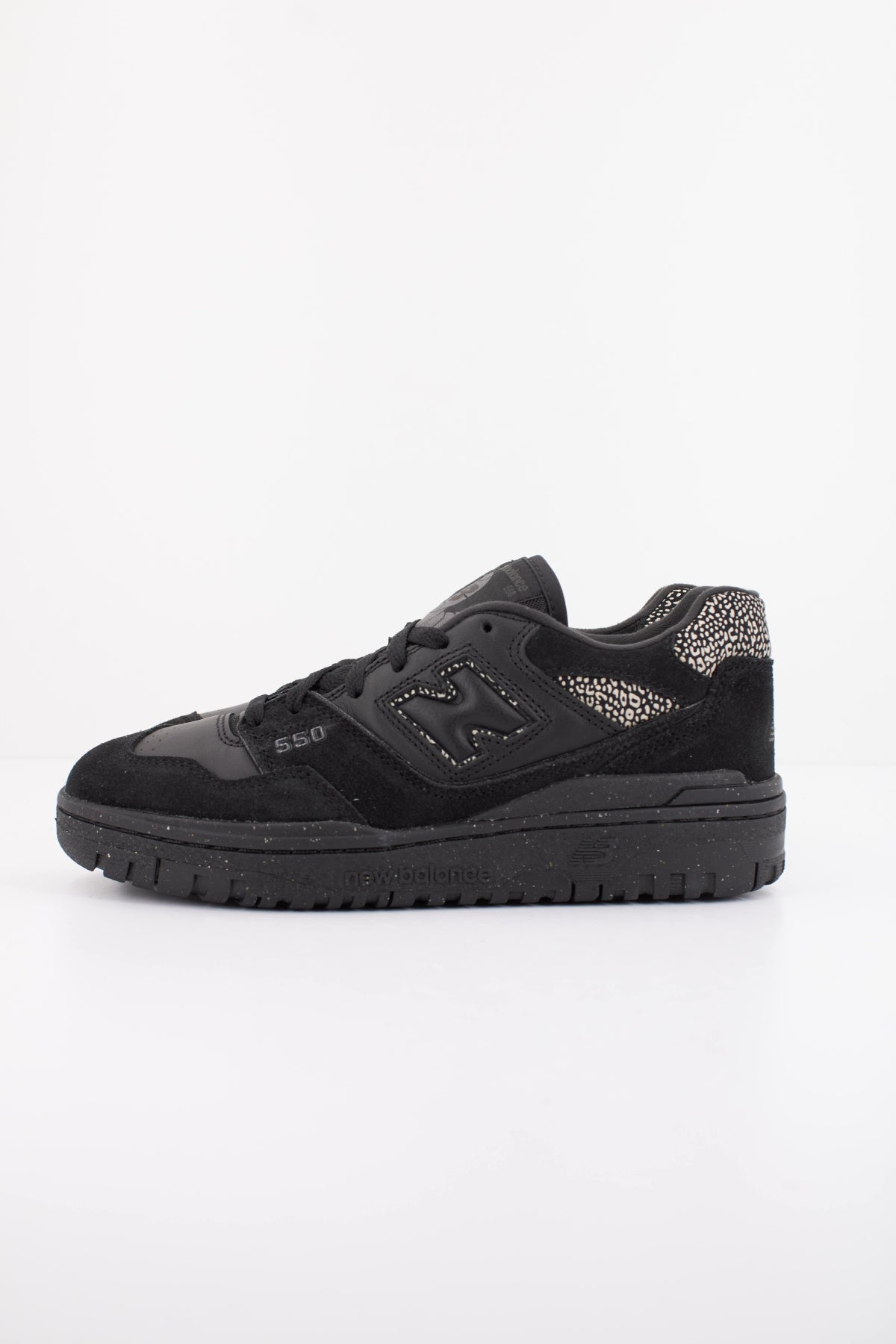 NEW BALANCE BBW550 en color NEGRO (1)