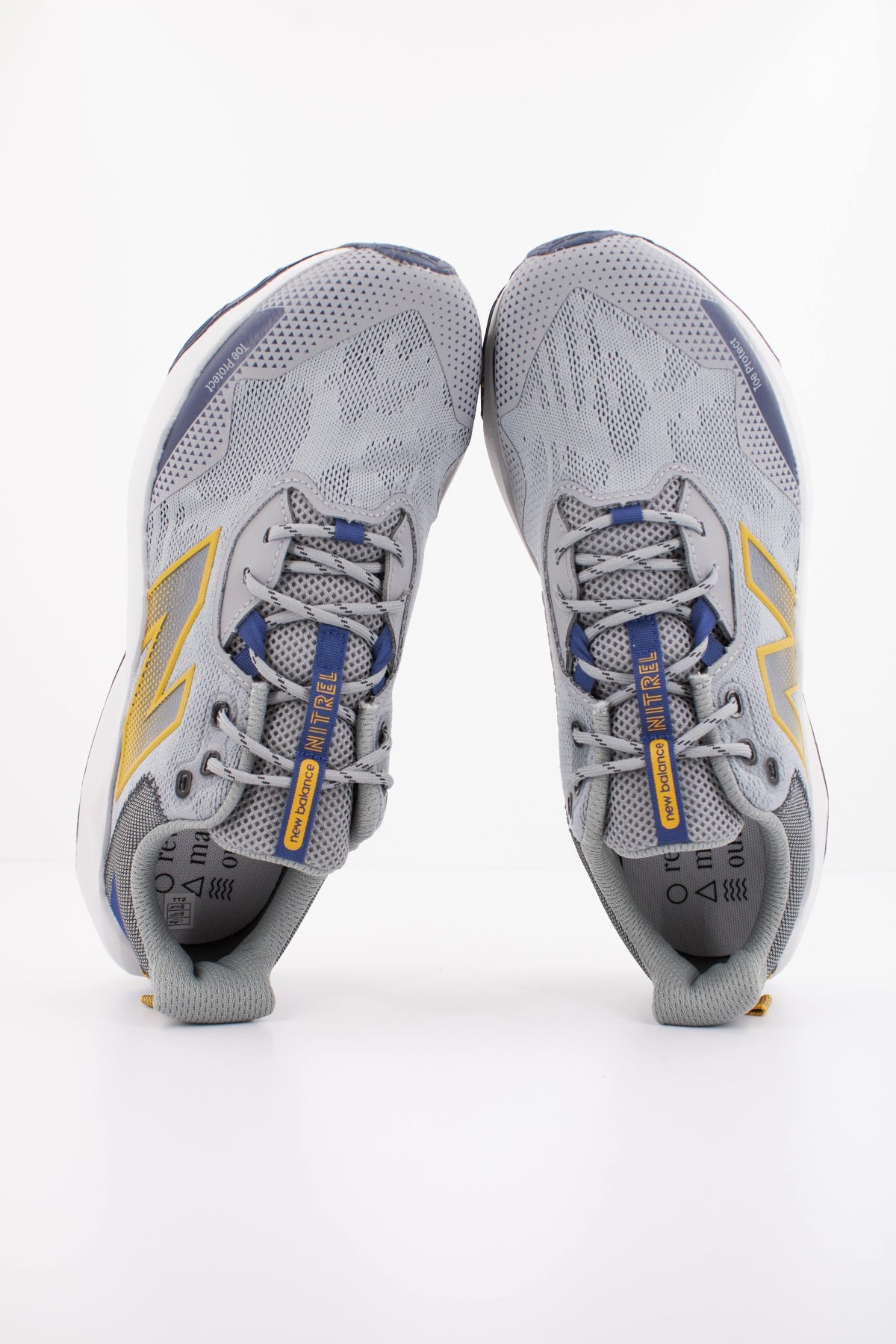 NEW BALANCE MTNTR CG6 en color GRIS (3)