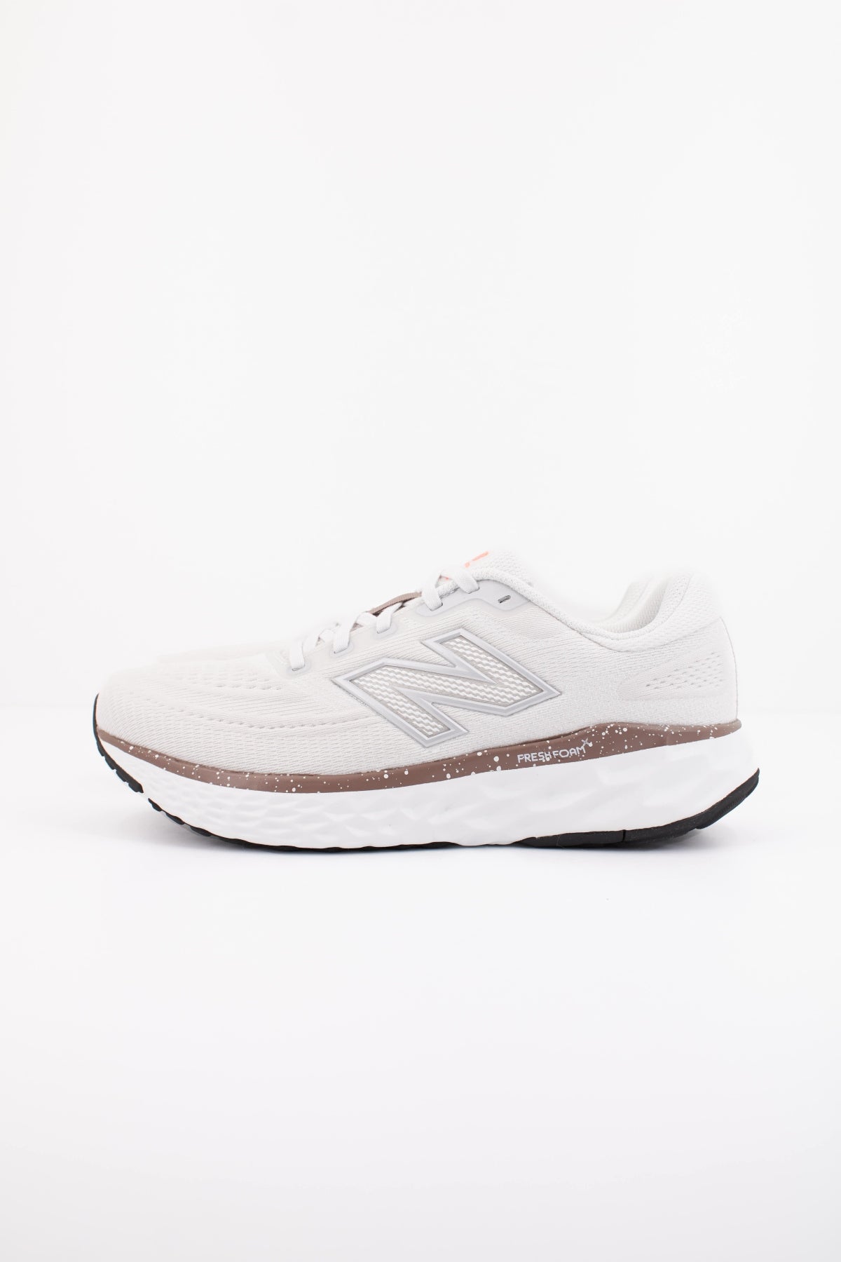 NEW BALANCE WEVOZ RE4 en color BLANCO (1)