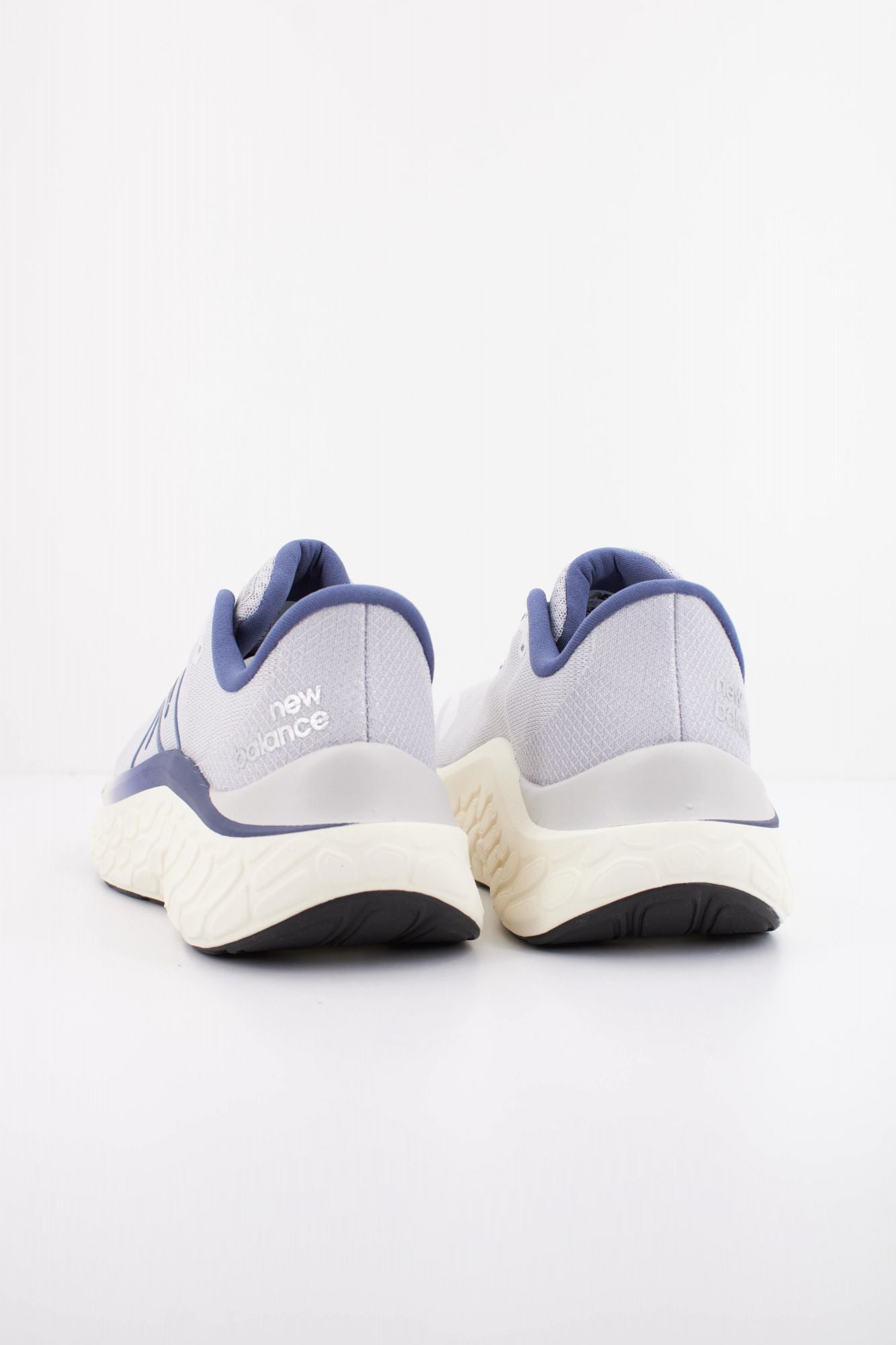 NEW BALANCE WKAIR CV1 en color GRIS (4)