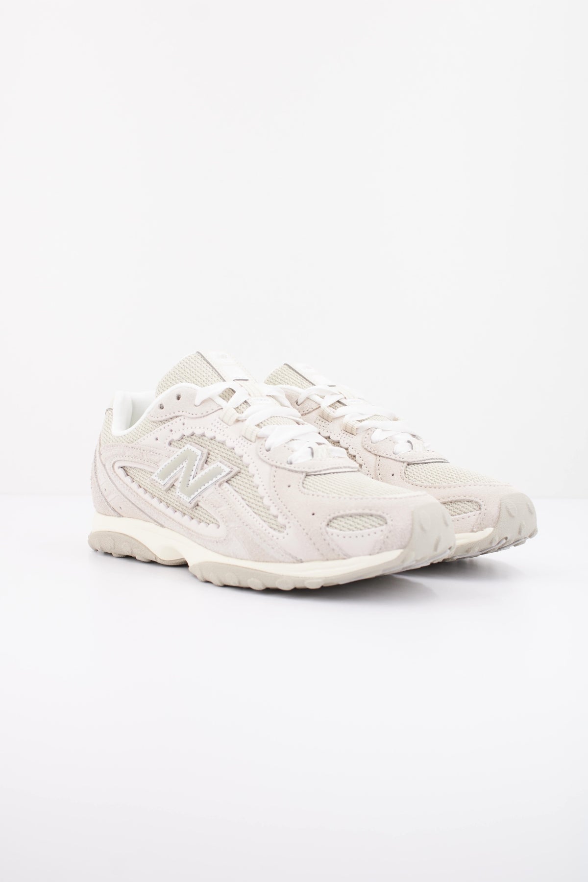 NEW BALANCE U204L 2SZ en color BEIS (2)