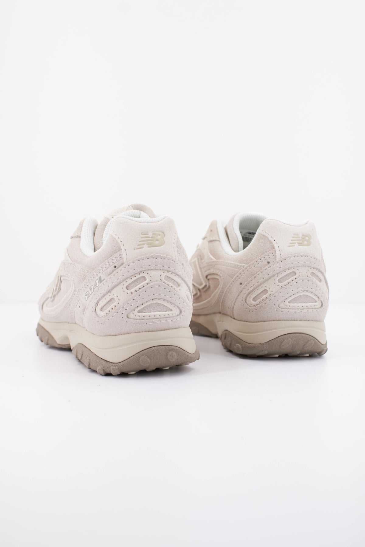 NEW BALANCE U204L en color BEIS (4)