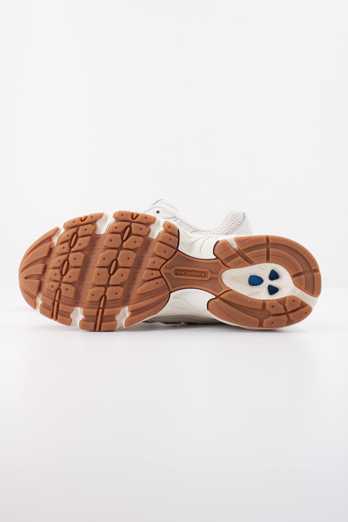 NEW BALANCE U740 7KF en color BLANCO (5)