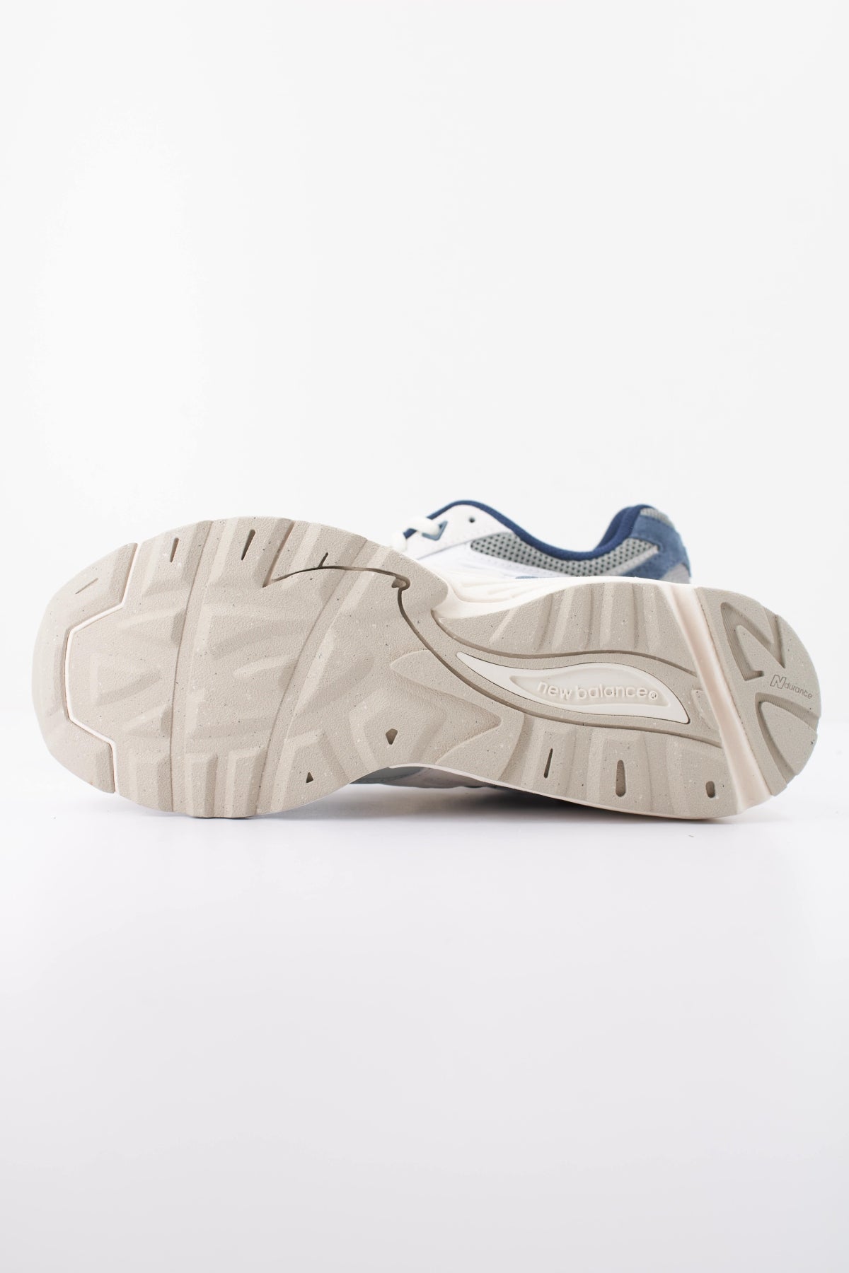 NEW BALANCE U880R en color AZUL (5)