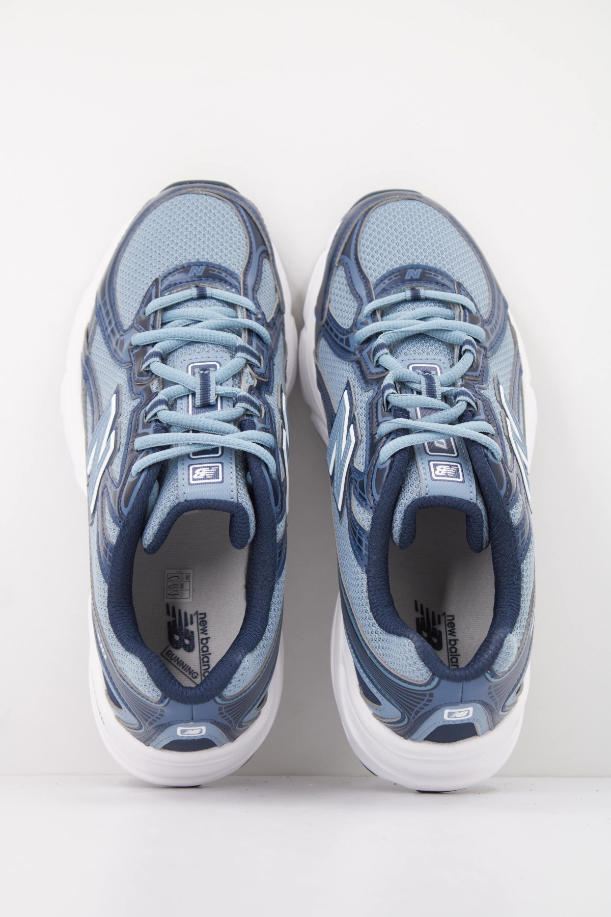NEW BALANCE G740 en color AZUL (3)