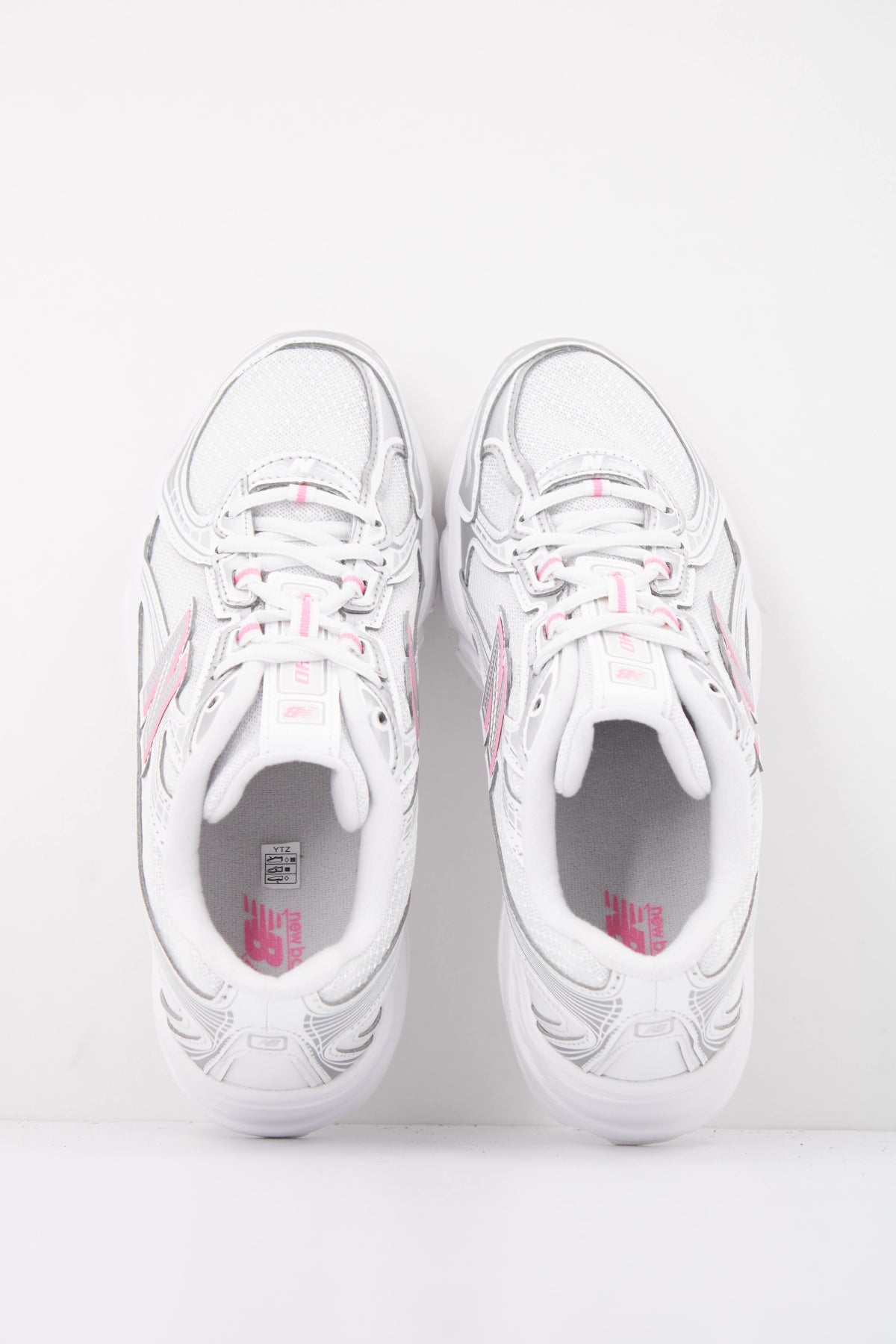 NEW BALANCE G740 8M0 en color BLANCO (3)