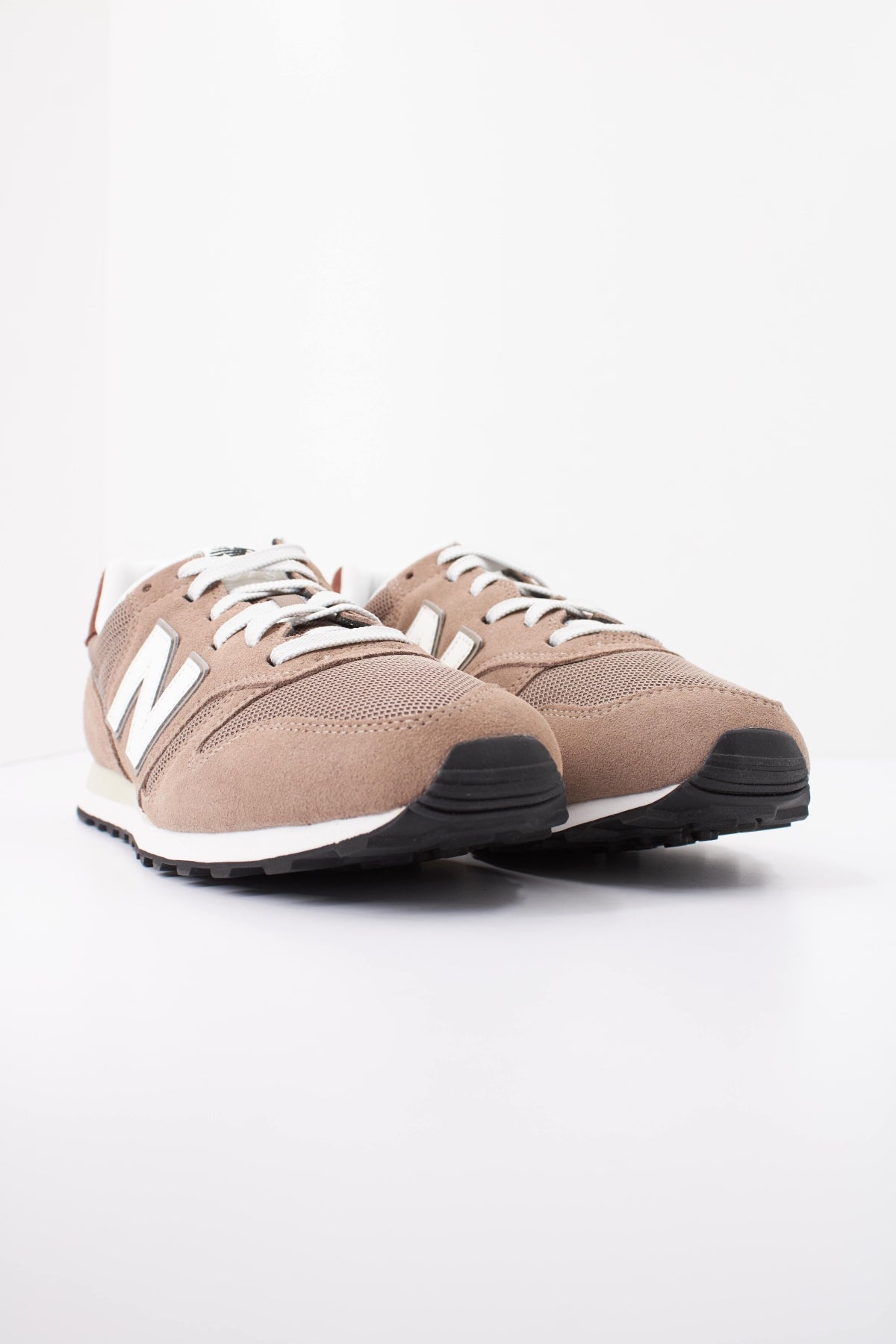 NEW BALANCE ML373 XA2 DEPORTIVO en color MARRON CLARO (2)