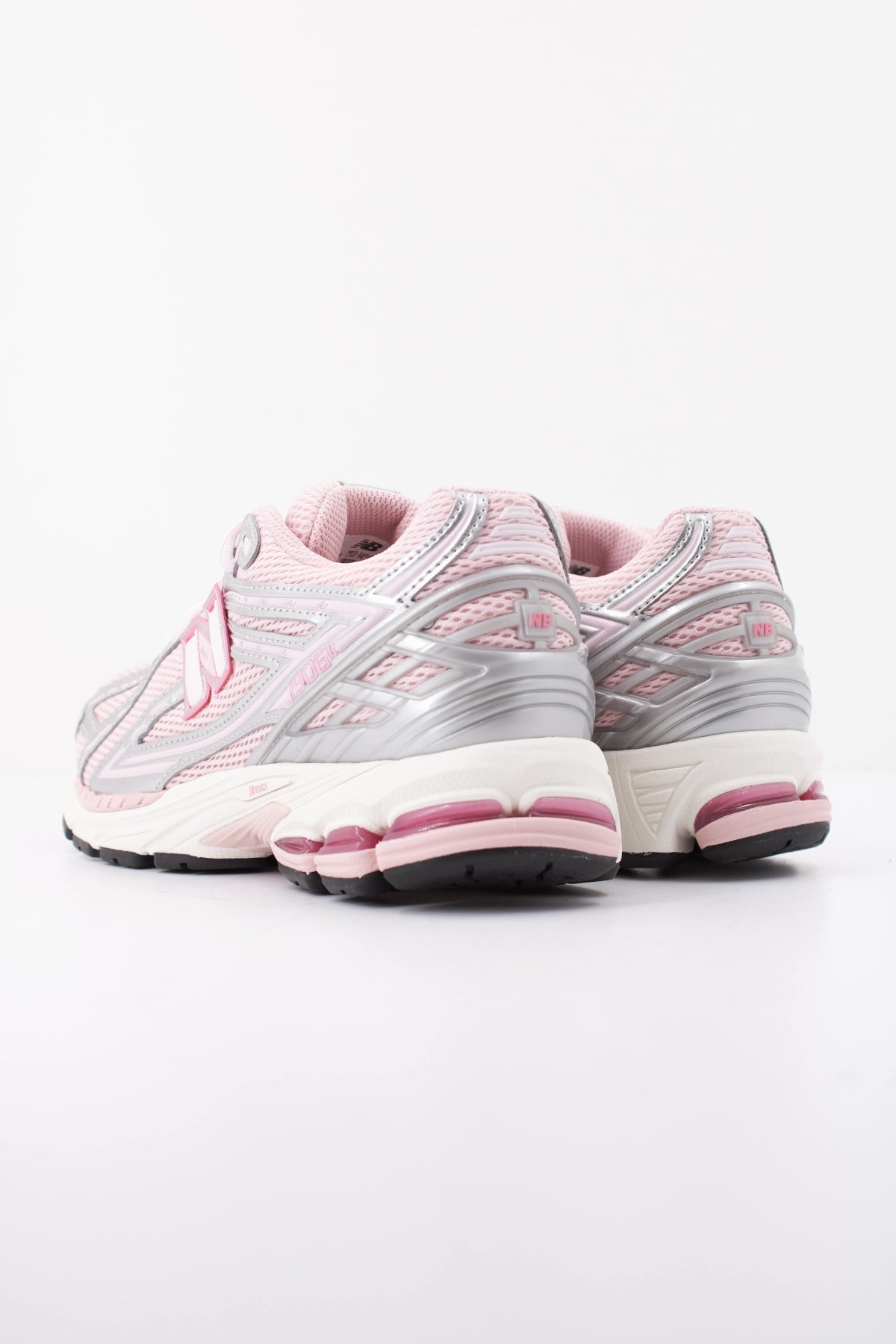 NEW BALANCE U1906 en color ROSA (4)