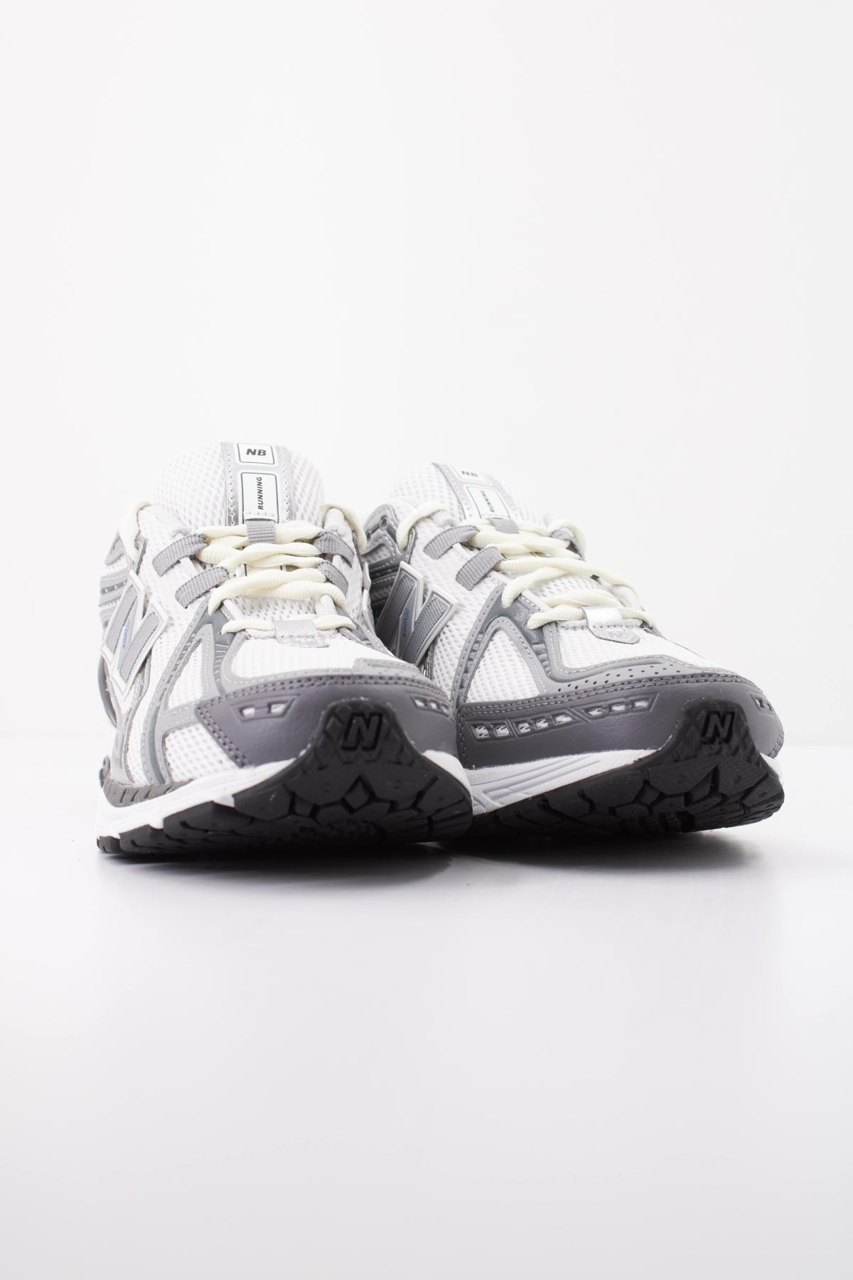NEW BALANCE U1906 en color GRIS (2)