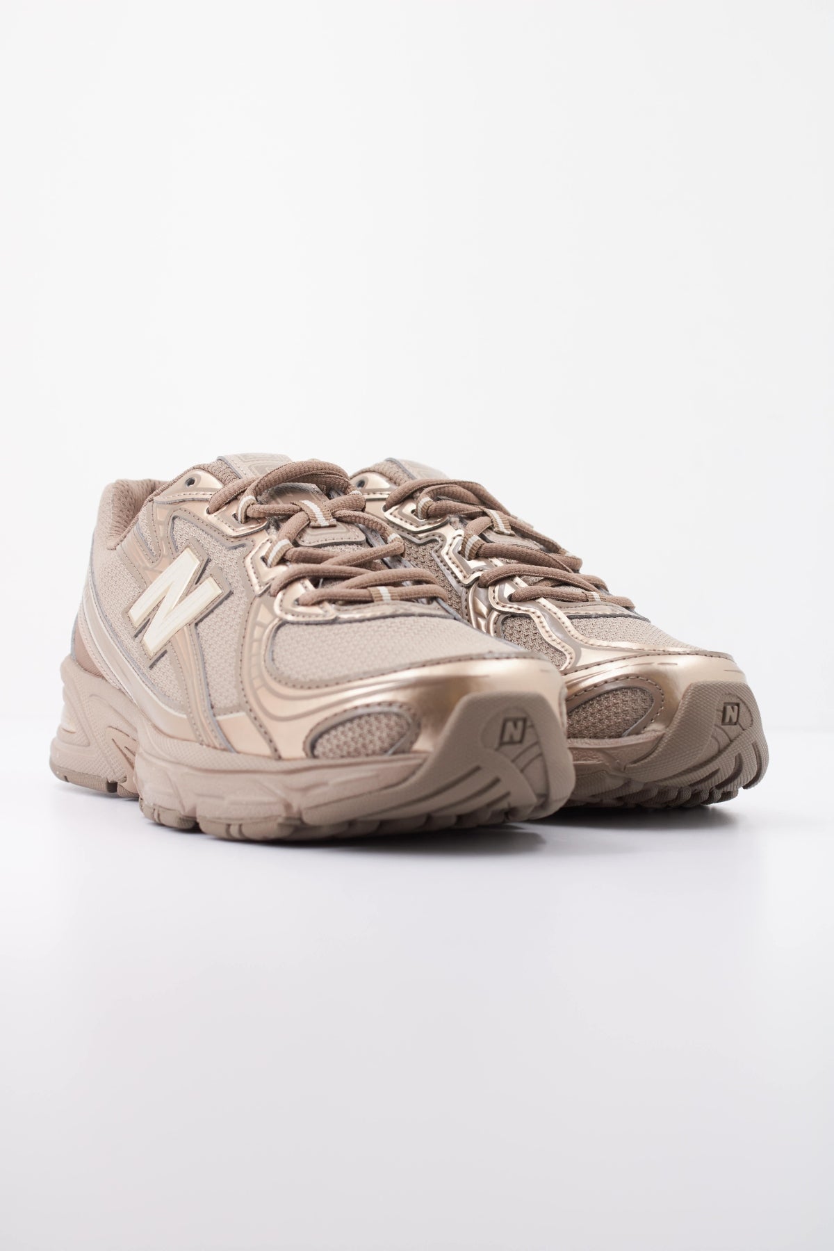 NEW BALANCE U740 2XX DEPORTIVO en color MARRON (2)