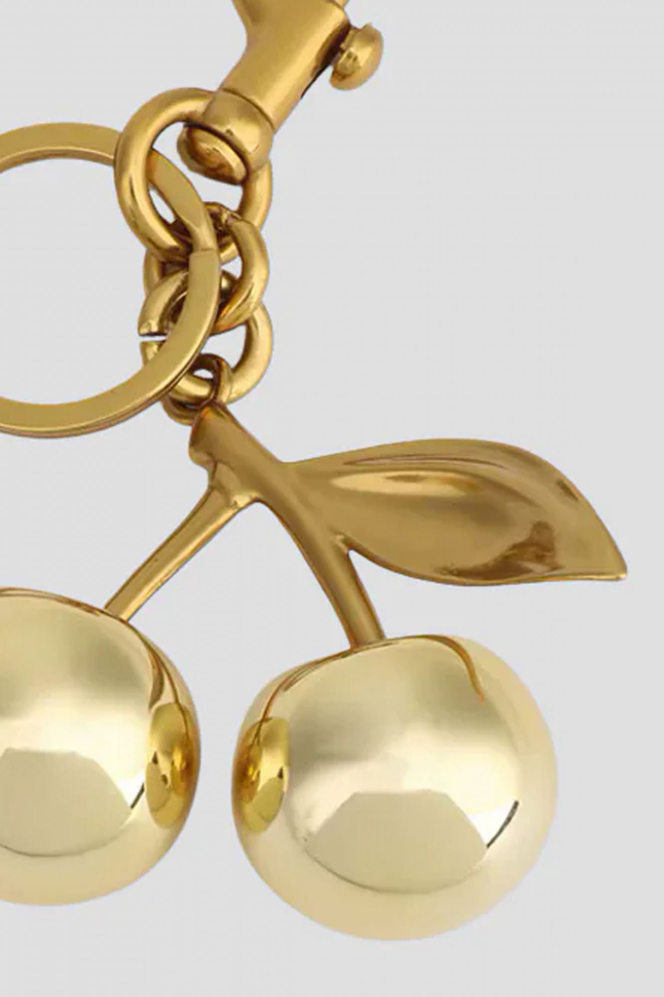 STICKY BESTIE CHERRY CHARM en color ORO (2)