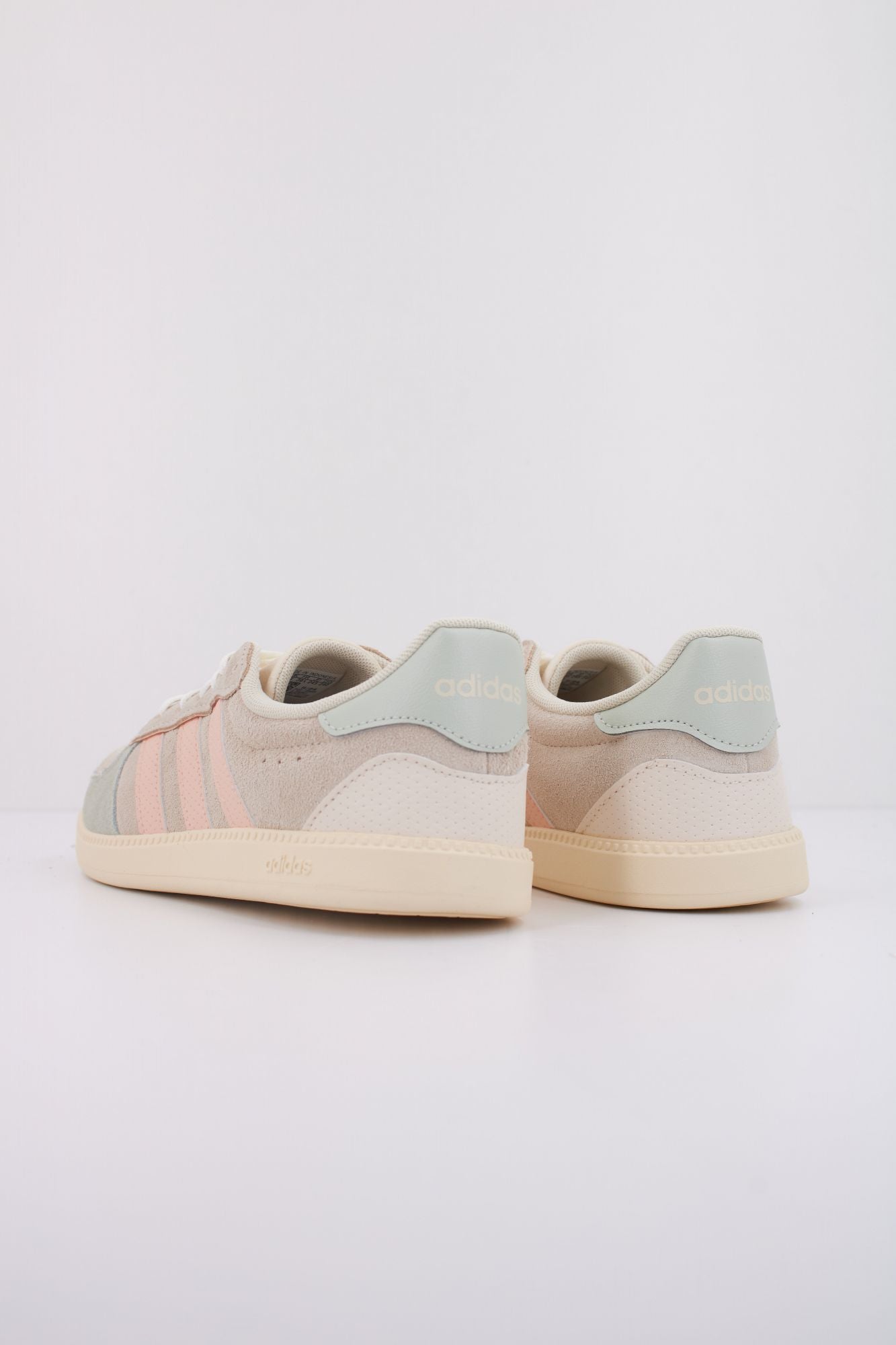 ADIDAS BREAKNET SLEEK en color MULTICOLOR (4)