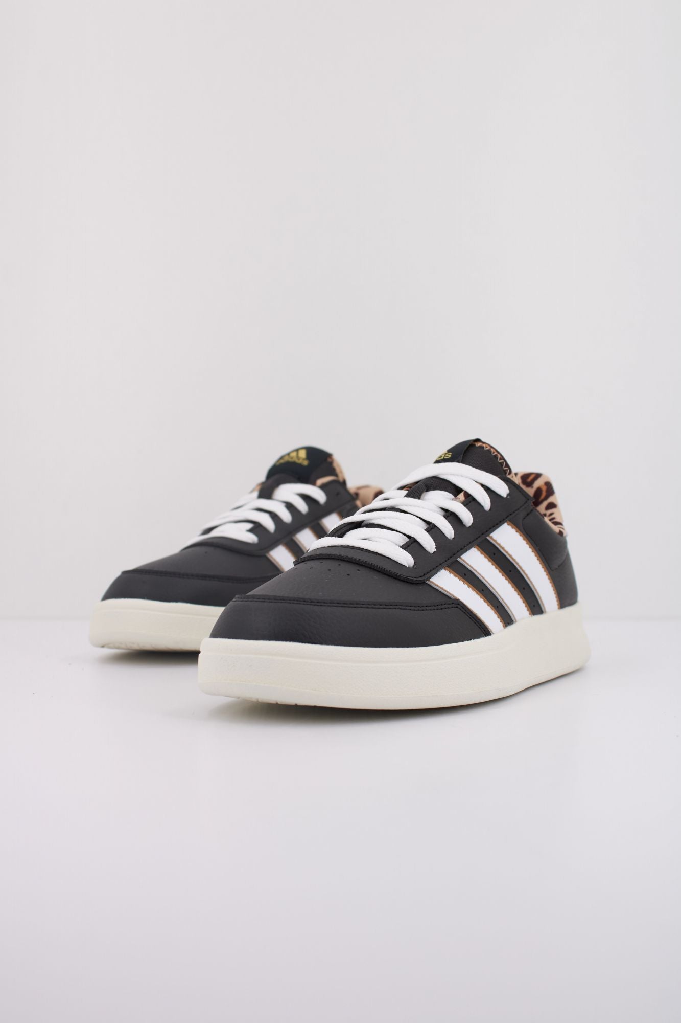 ADIDAS BREAKNET 2.0 en color NEGRO (2)