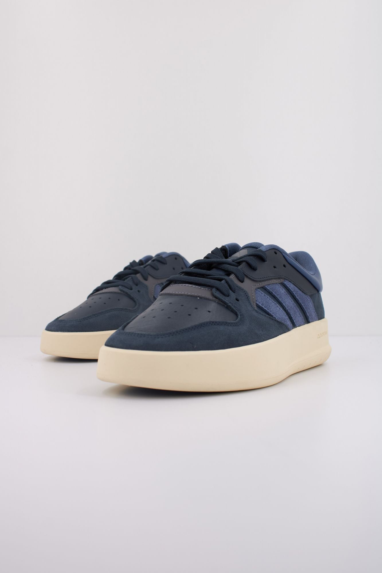 ADIDAS COURT 24 en color AZUL (2)