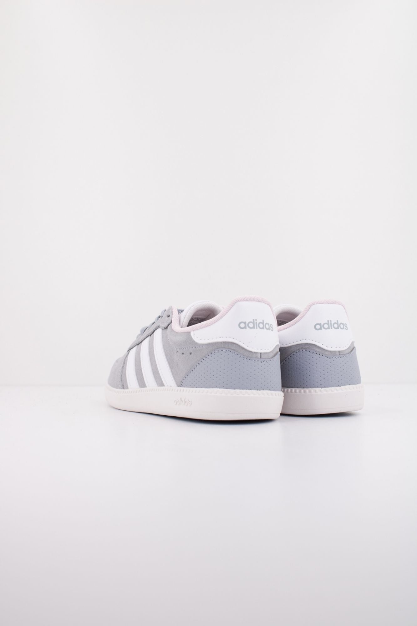 ADIDAS BREAKNET SLEEK en color GRIS (4)