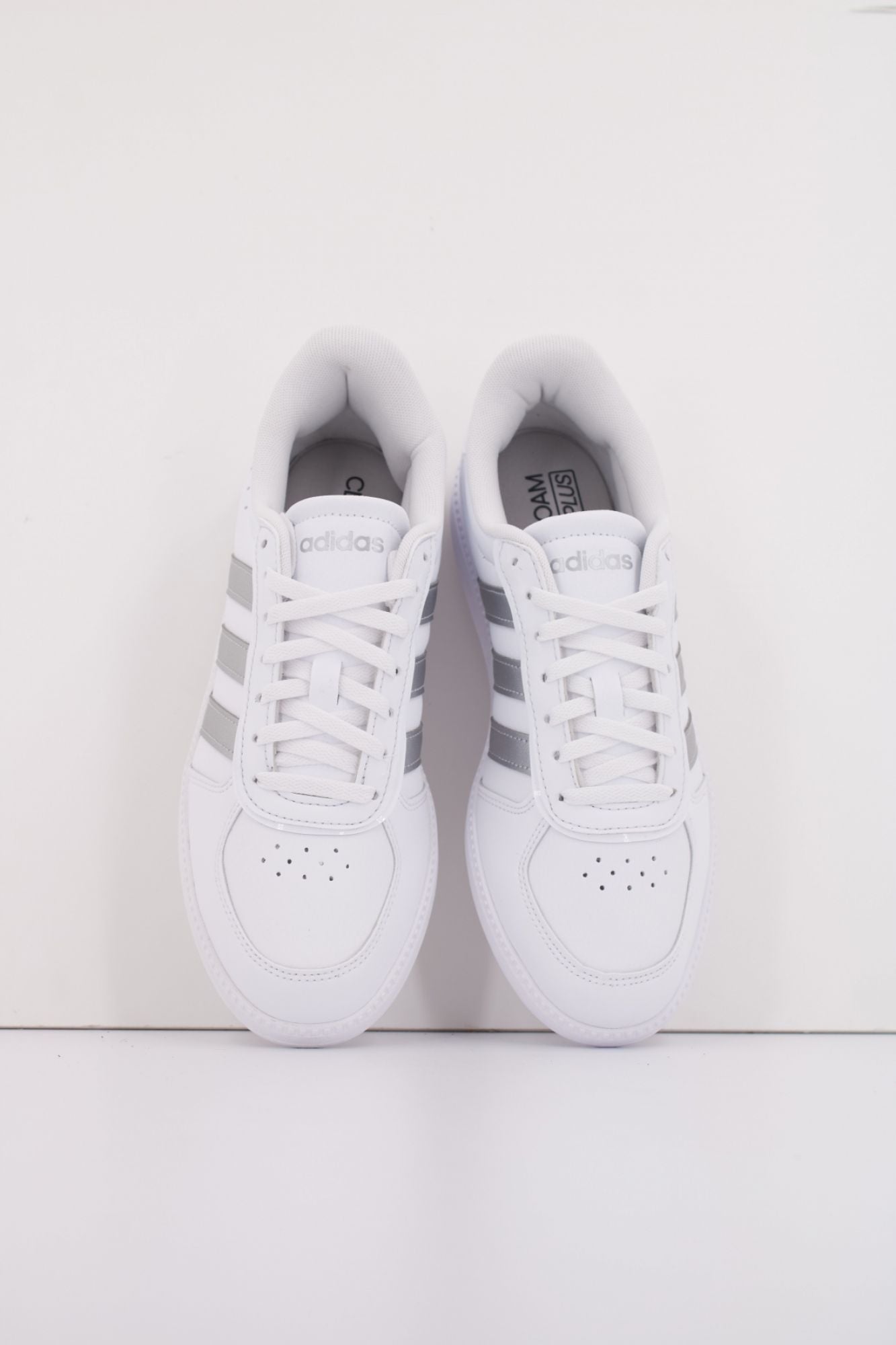 ADIDAS BREAKNET SLEEK en color BLANCO (3)