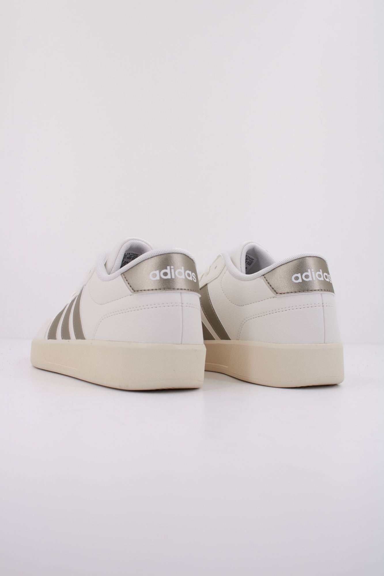 ADIDAS BREAKNET 3.0 en color BLANCO (4)