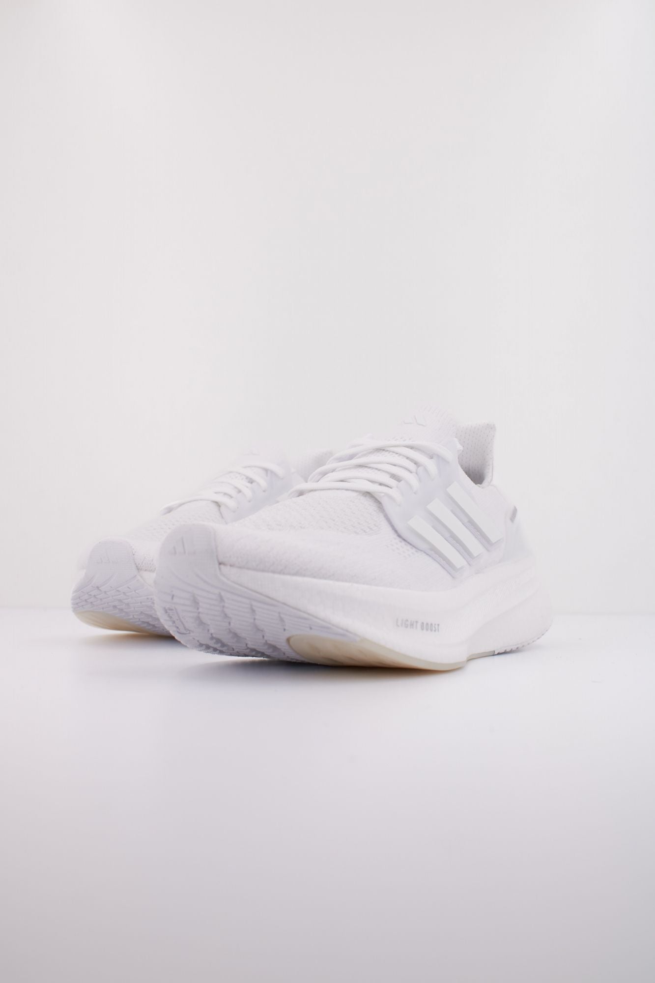 ADIDAS ULTRABOOST 5 W en color BLANCO (2)
