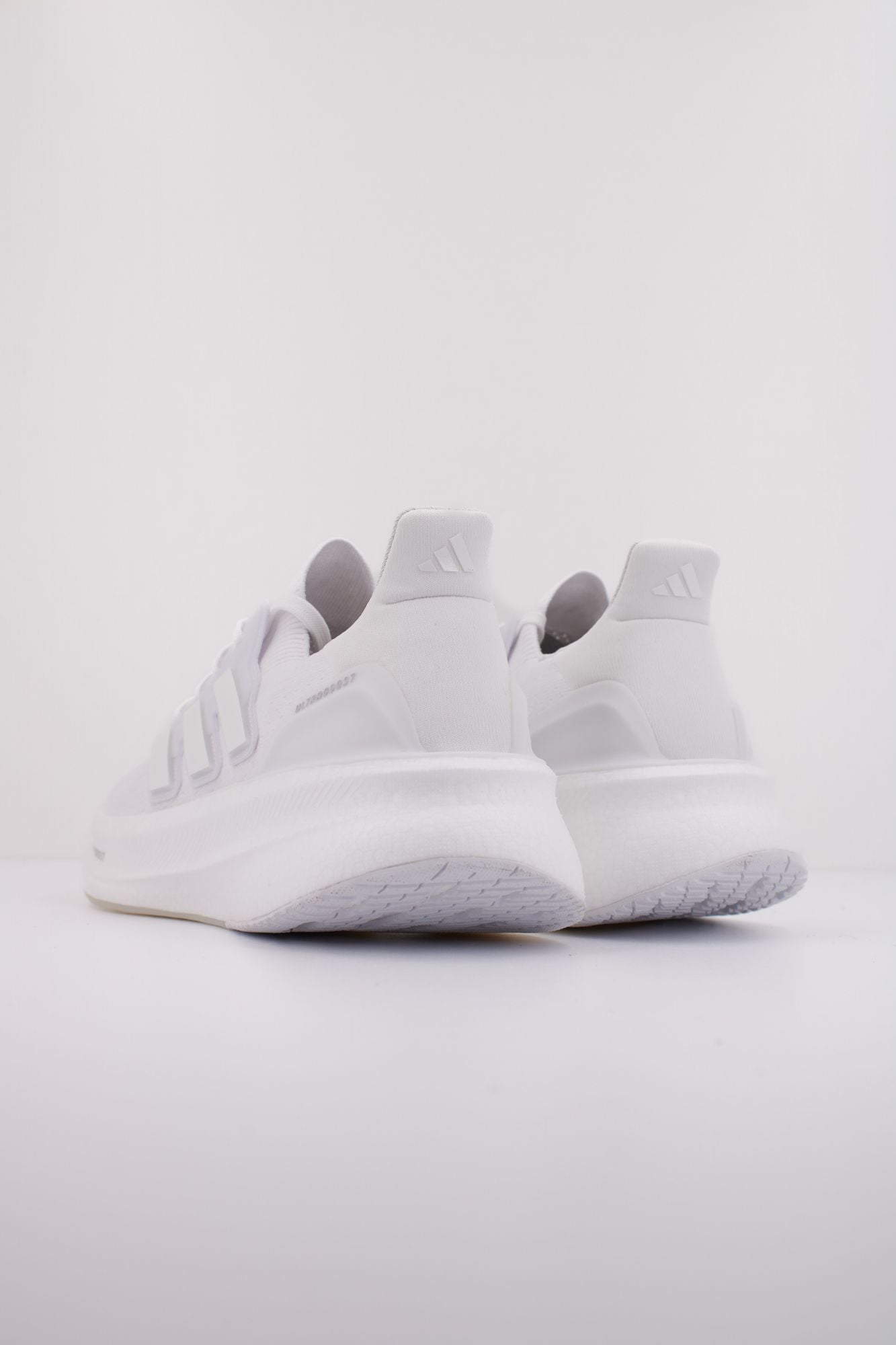 ADIDAS ULTRABOOST 5 W en color BLANCO (4)