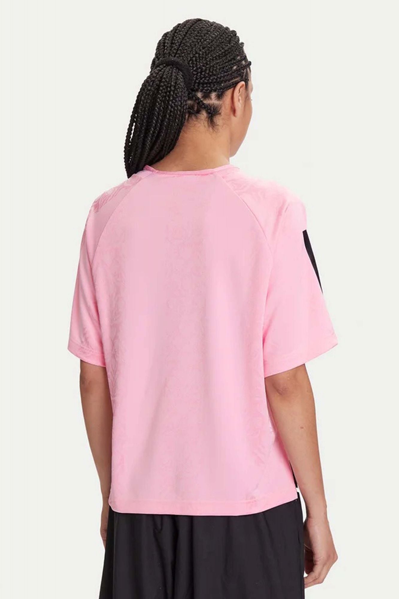 ADIDAS W TIRO Q3 TEE en color ROSA (2)