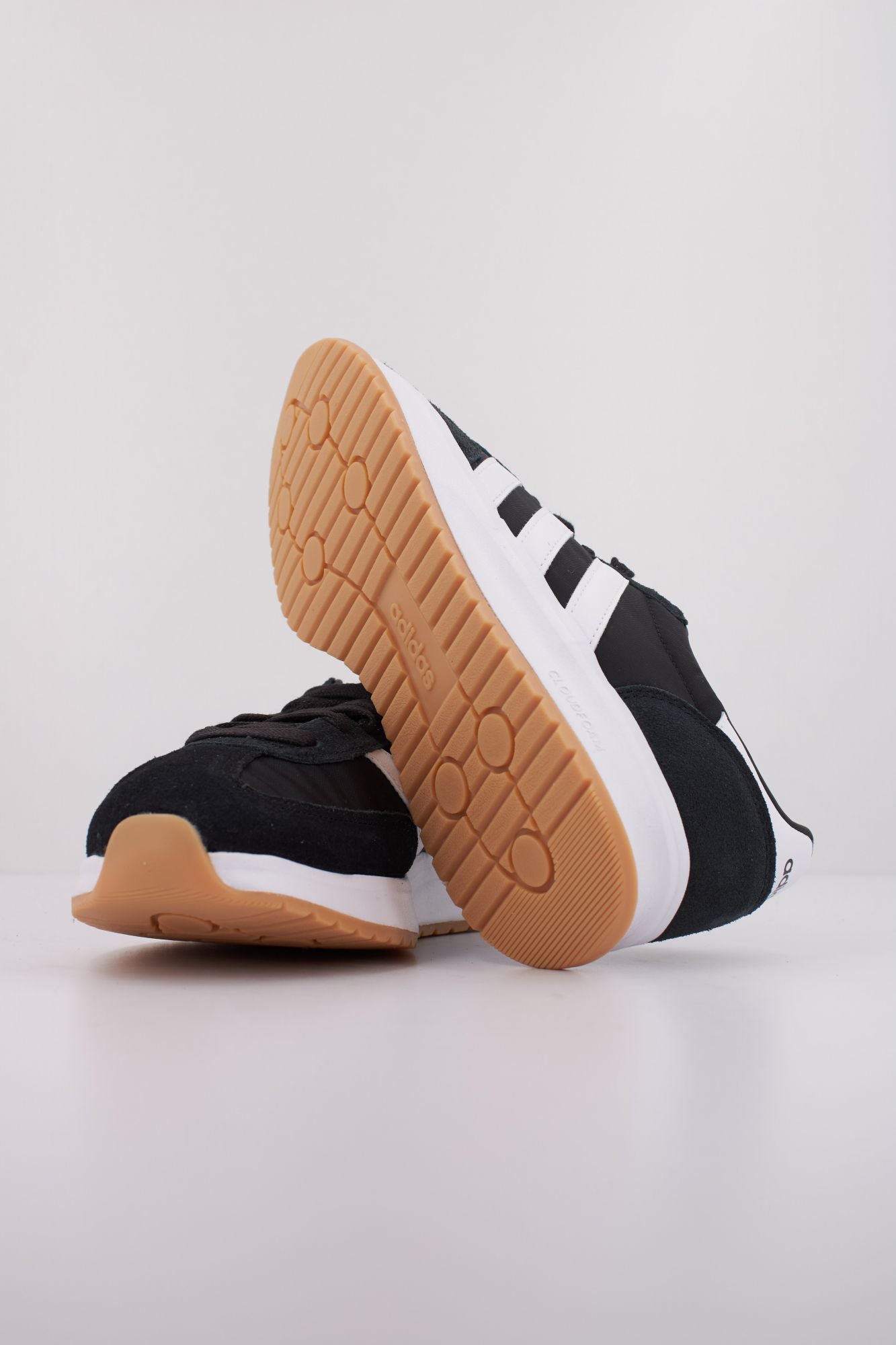 ADIDAS RUN 70s 2.0 en color NEGRO (5)