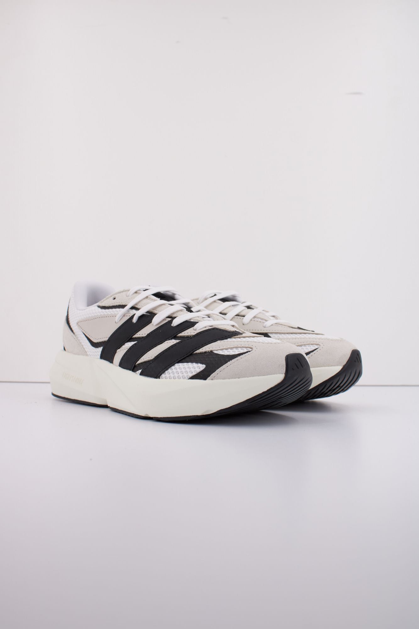 ADIDAS LIGHTBLAZE en color BEIS (2)