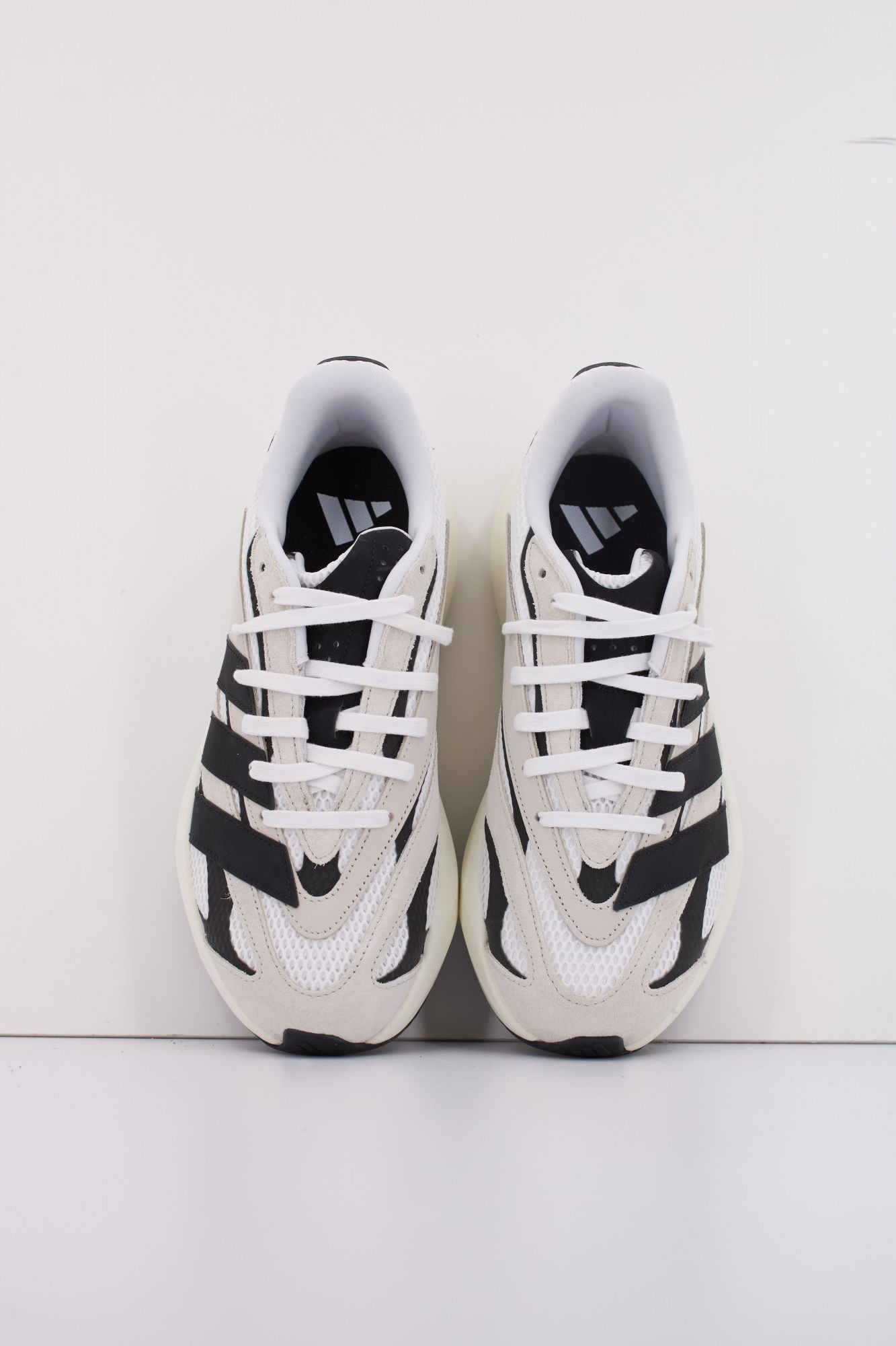 ADIDAS LIGHTBLAZE en color BEIS (3)
