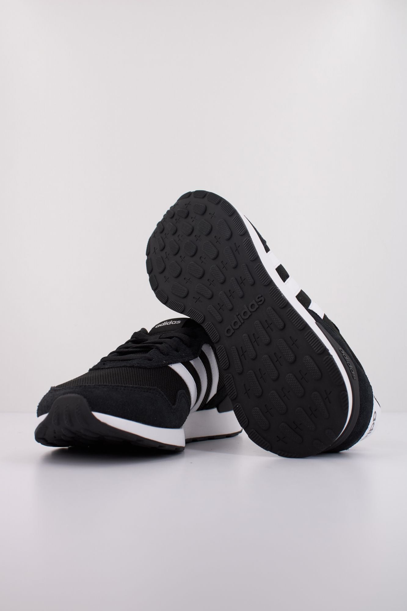 ADIDAS RUN 60s 4.0 en color NEGRO (5)