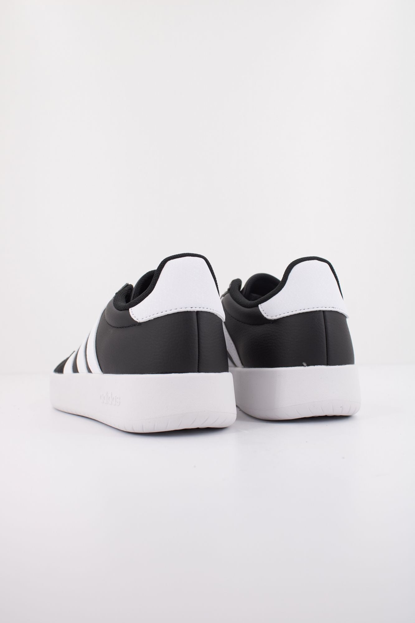 ADIDAS BARREDA en color NEGRO (4)